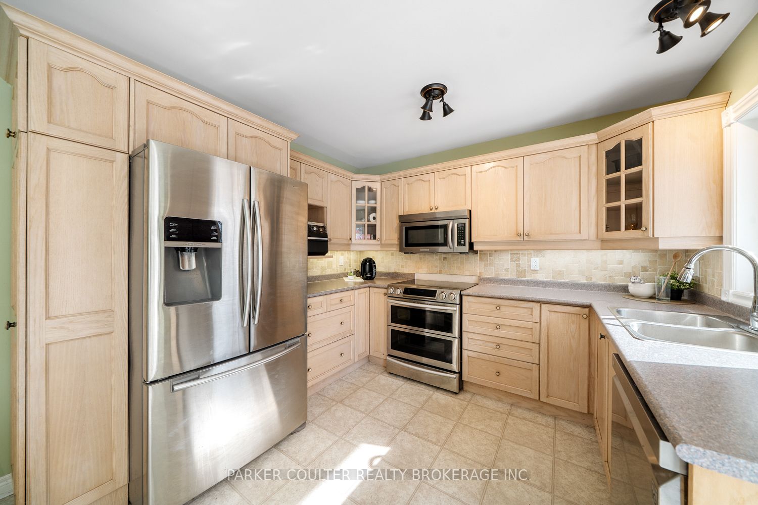 24 Parr Boulevard Property Photo 12