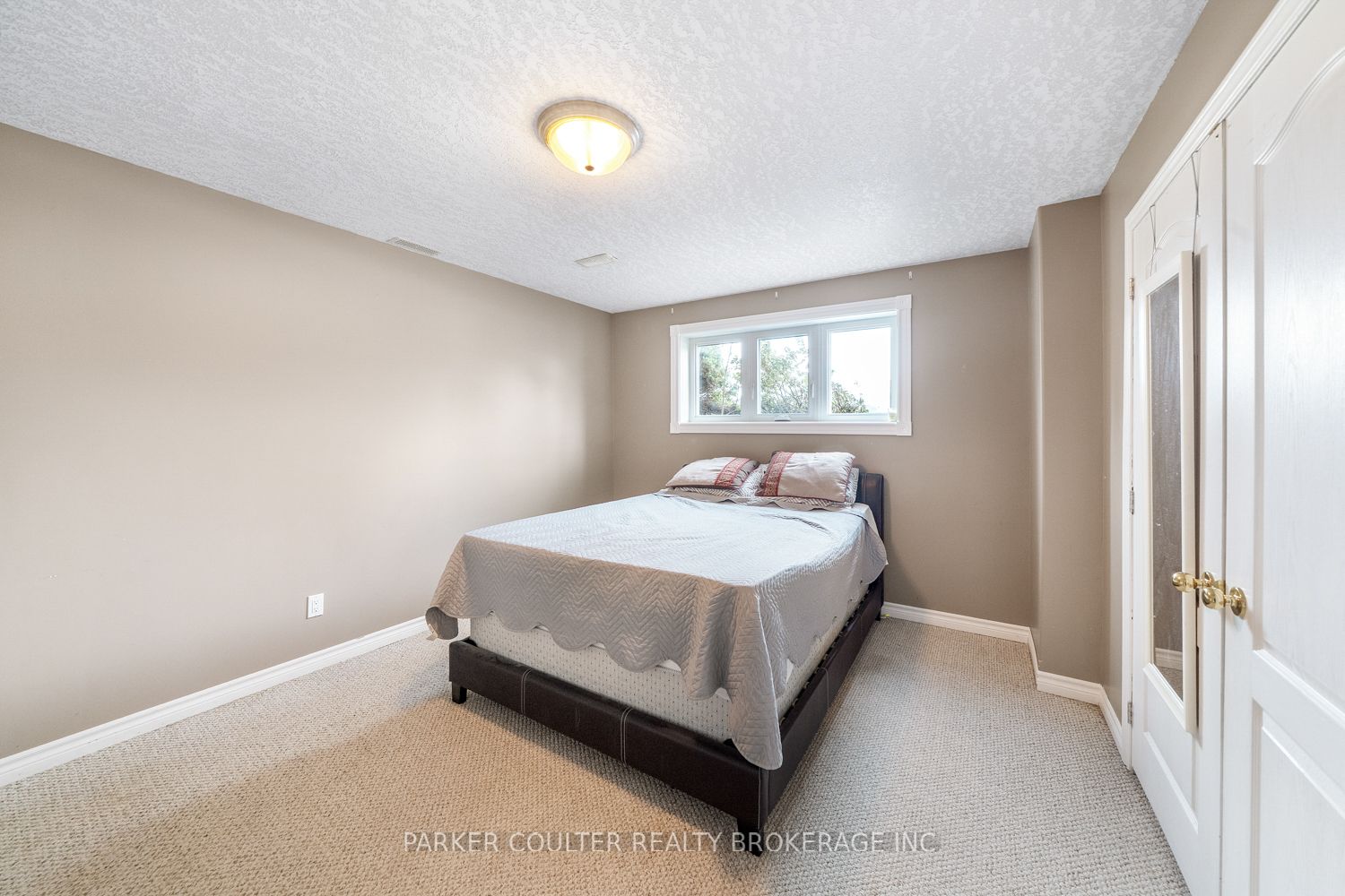 24 Parr Boulevard Property Photo 32