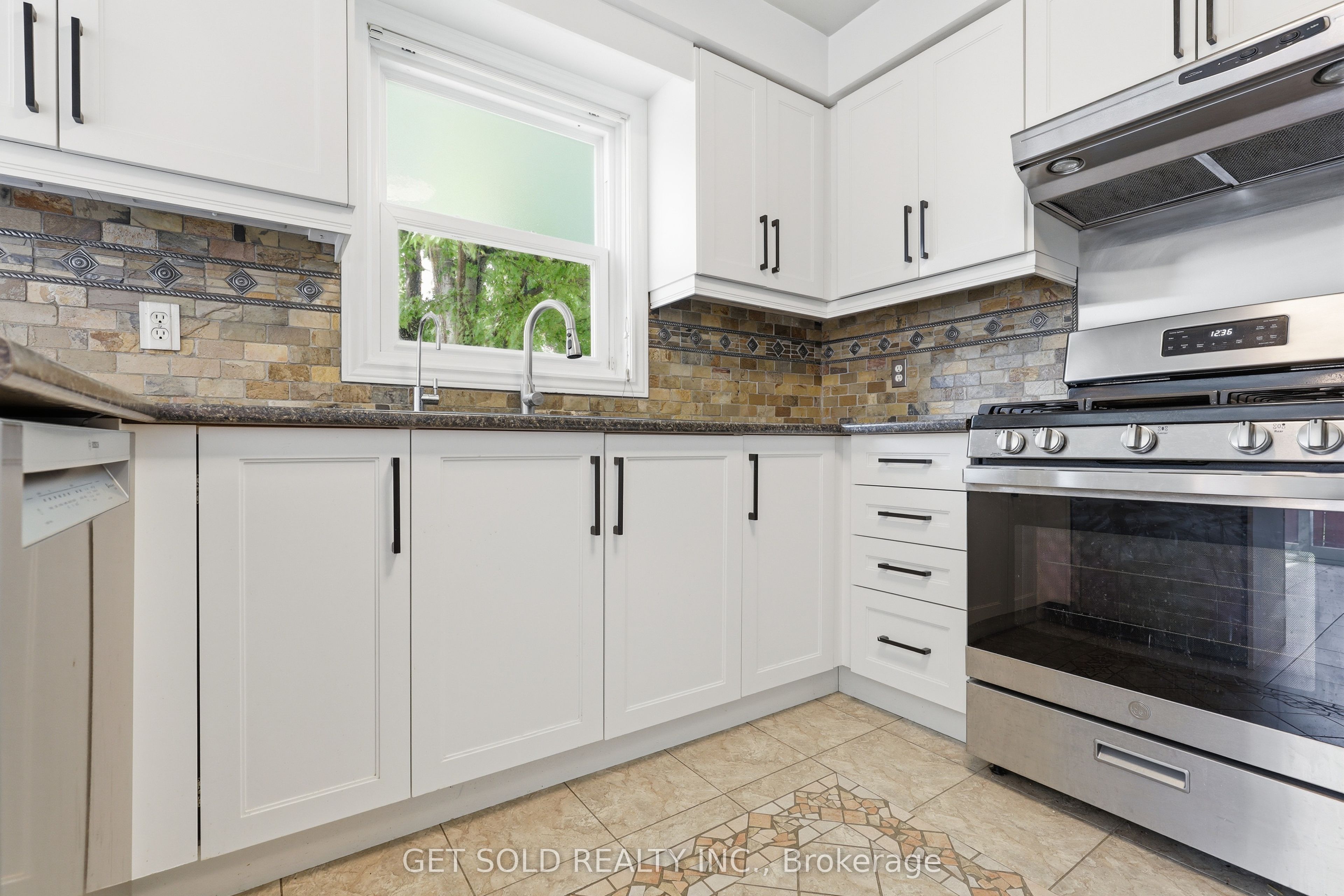 28 Hawkins Drive Property Photo 9