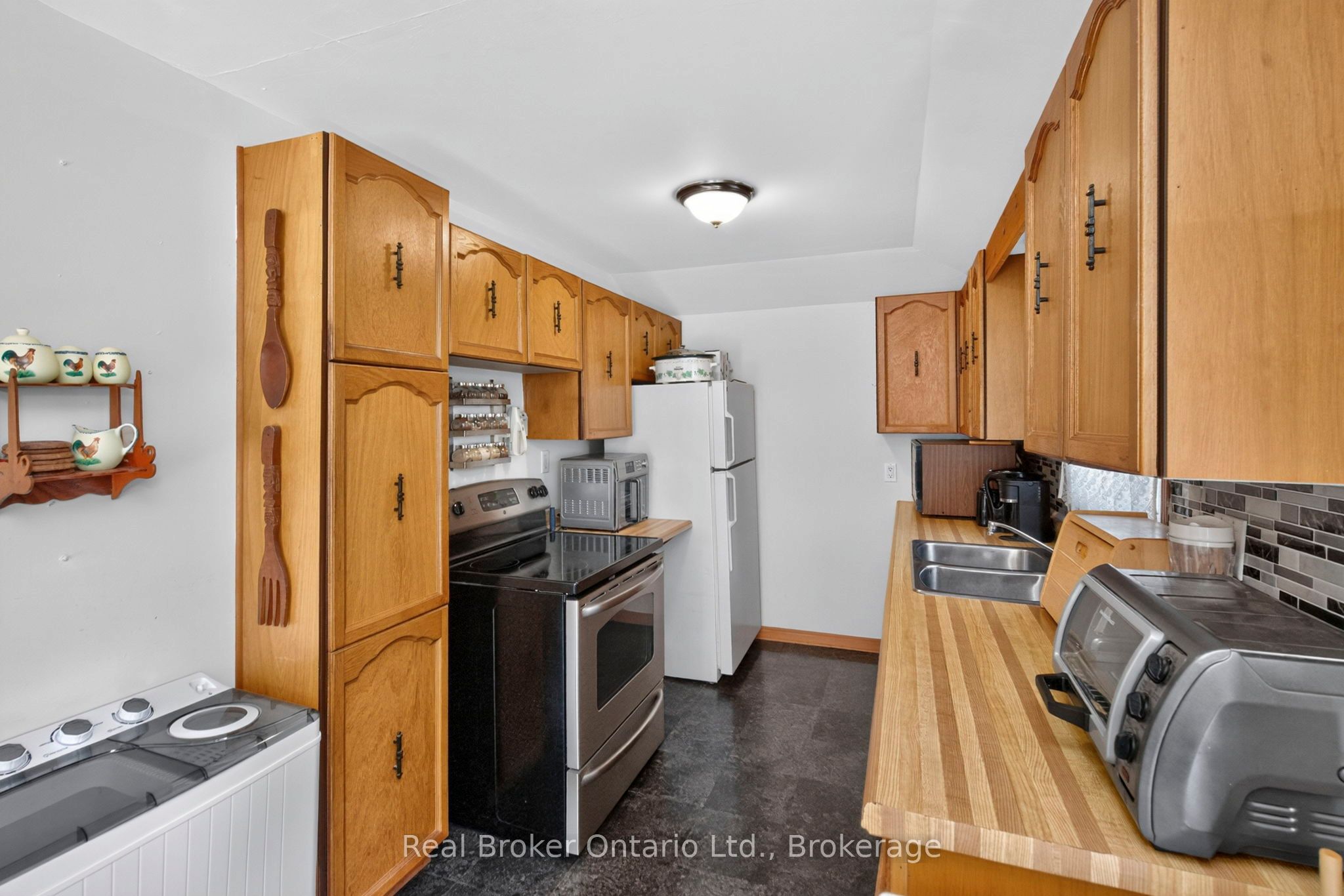 81 Andrew Drive Property Photo 13