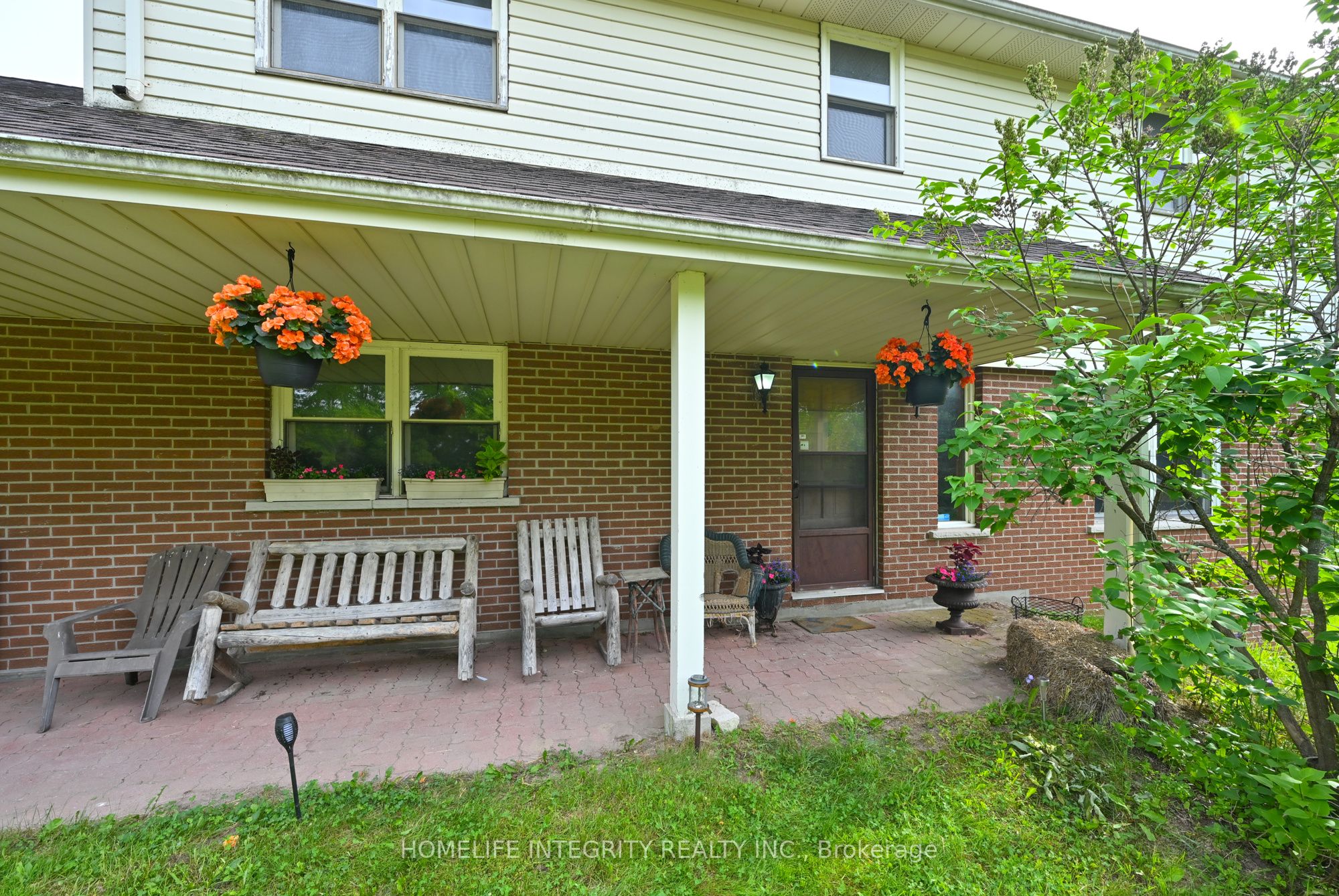 4892 5 Line N Property Photo 5
