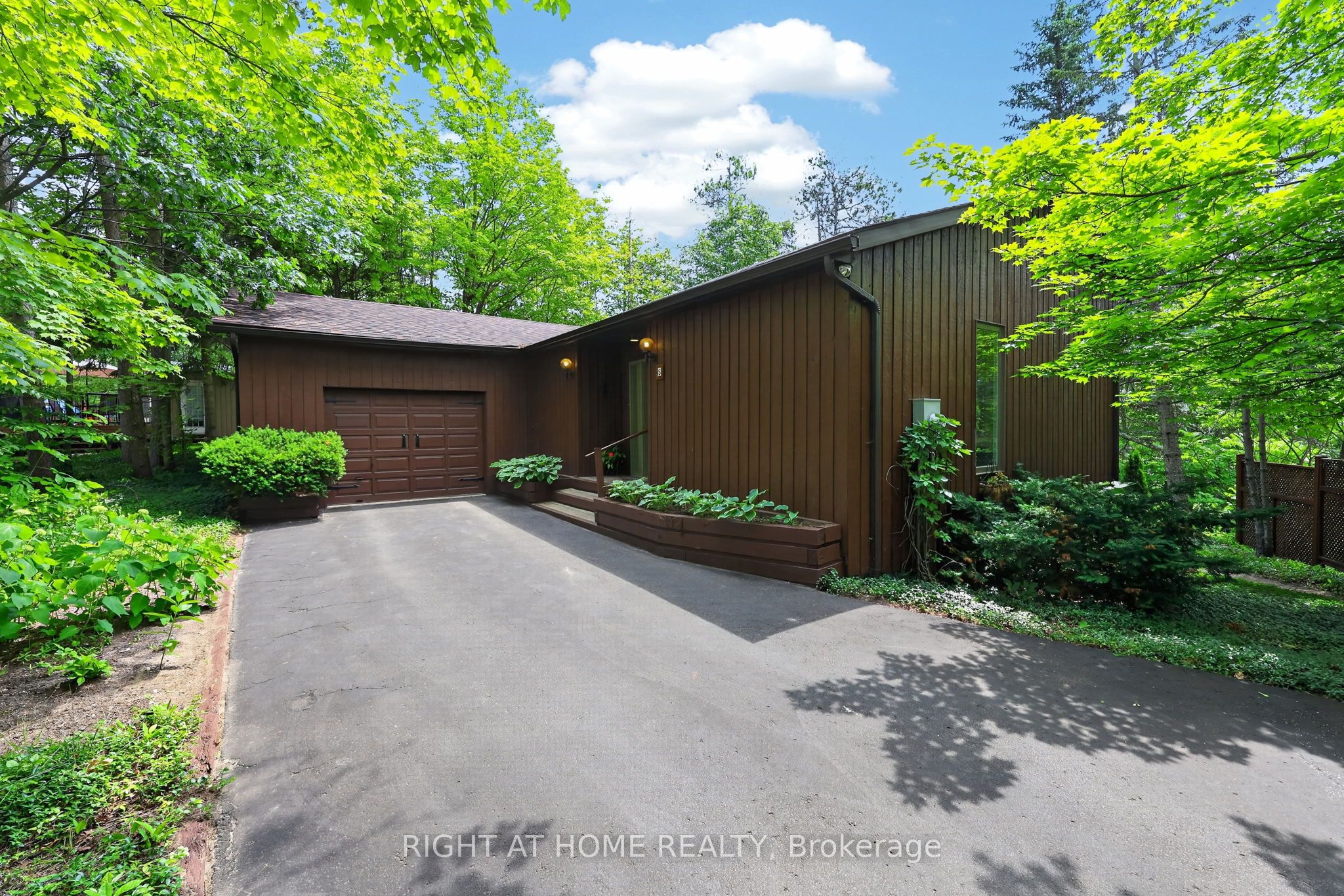 5 Pine Point Property Photo 1