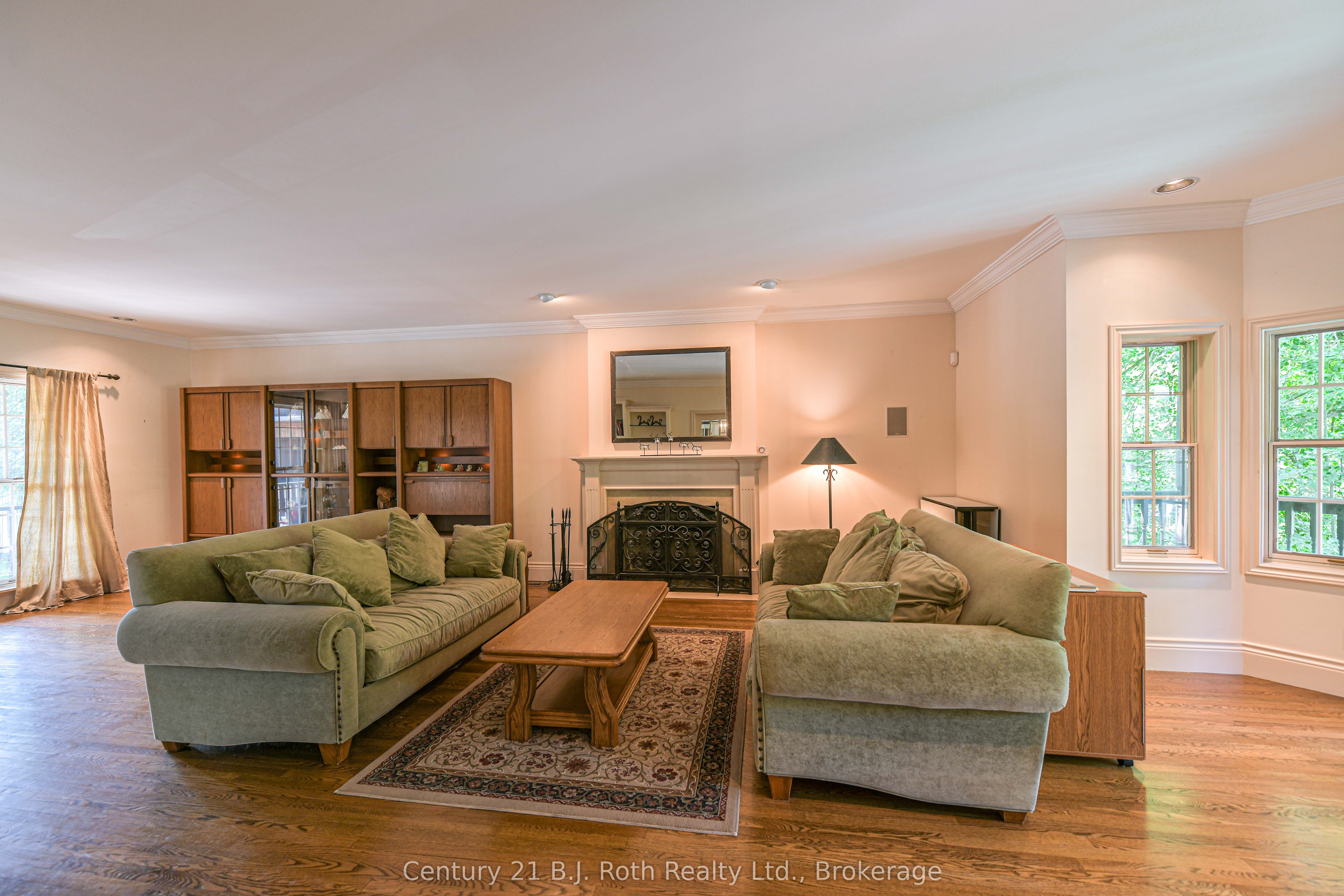 403 Bay Street Property Photo 6