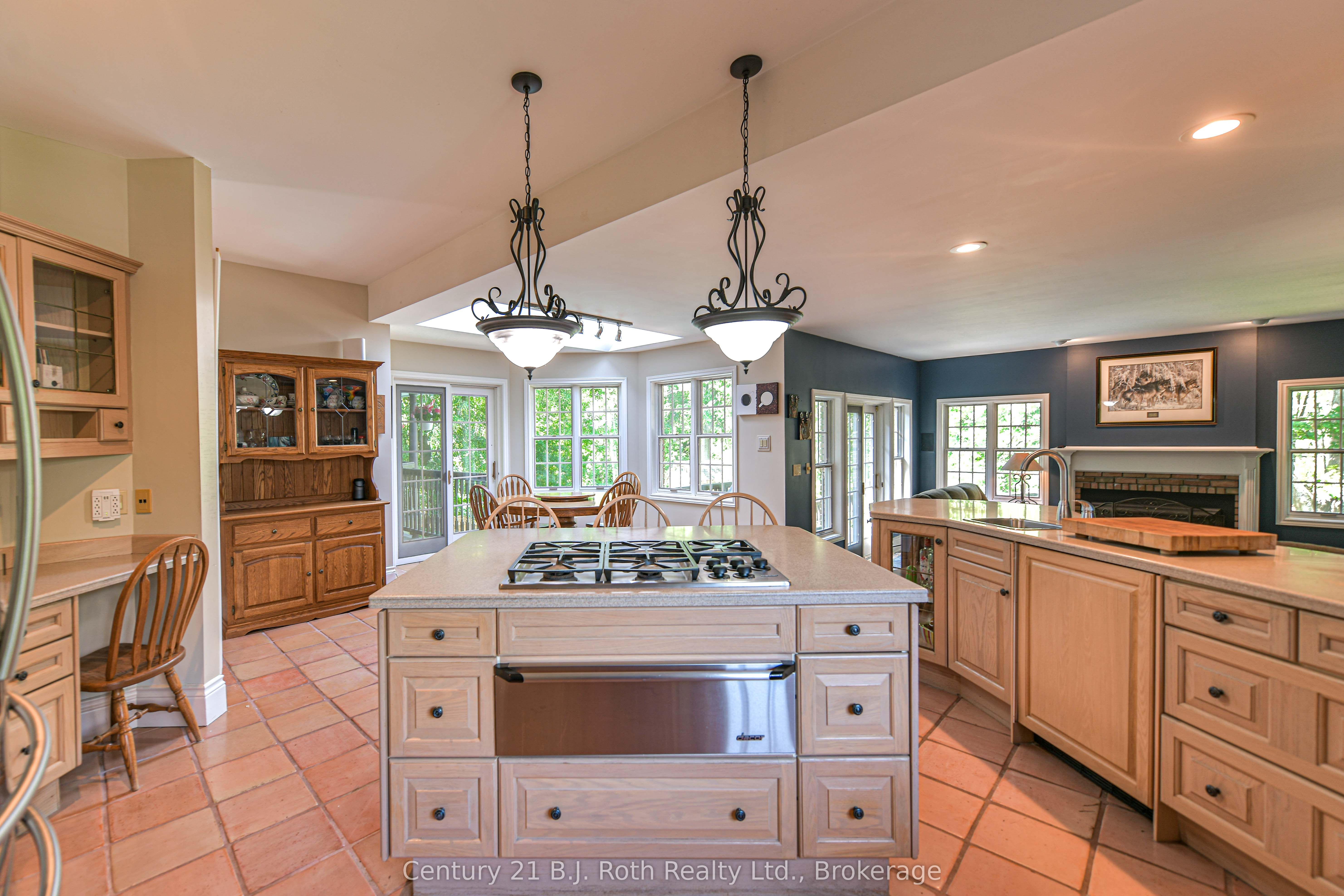 403 Bay Street Property Photo 14