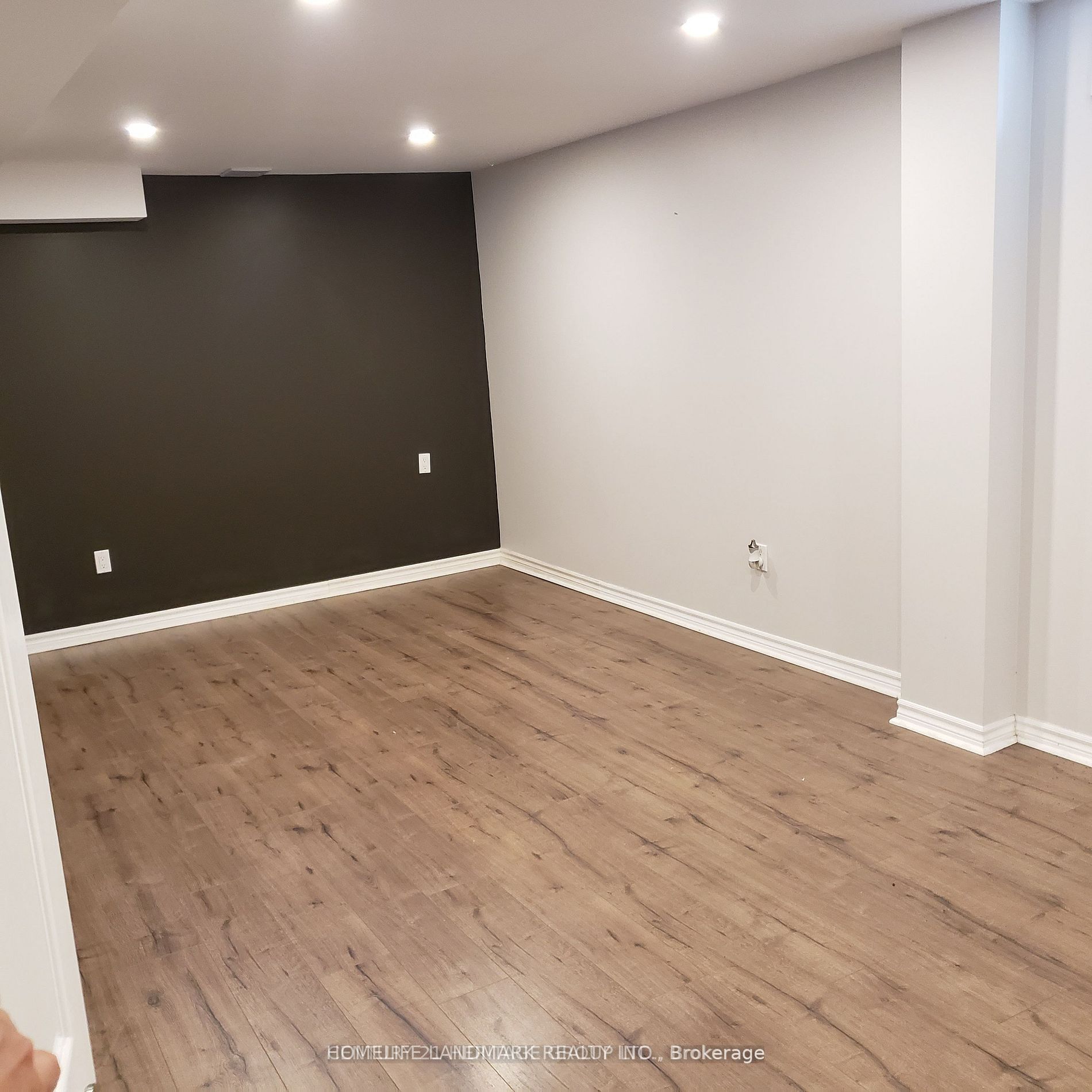 131 Ferndale Drive S Property Photo 4