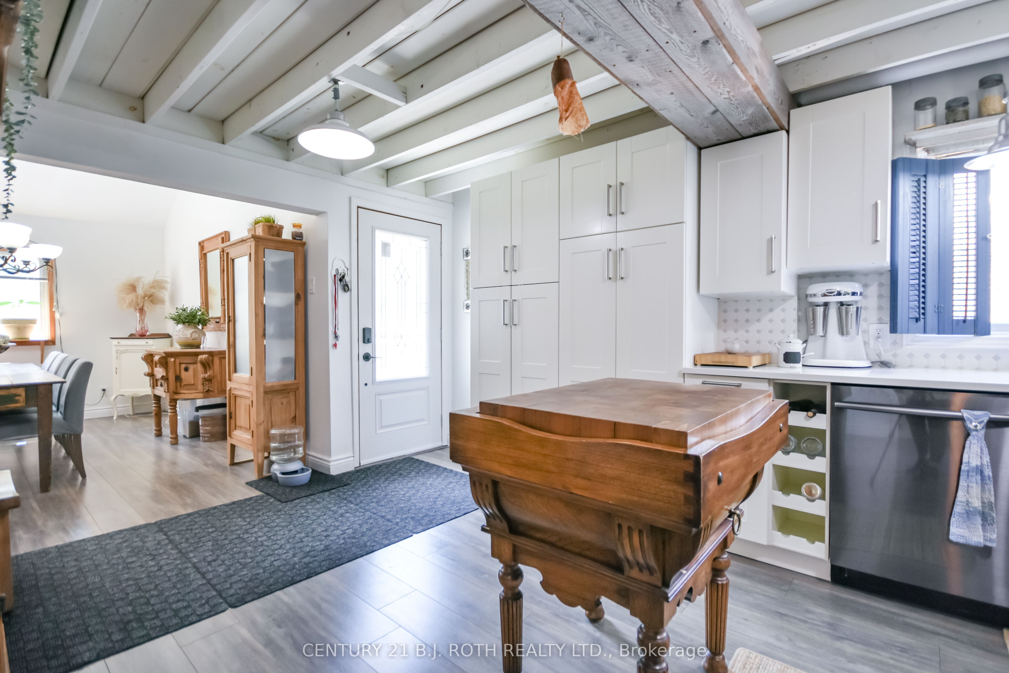 172 Albin Road Property Photo 3