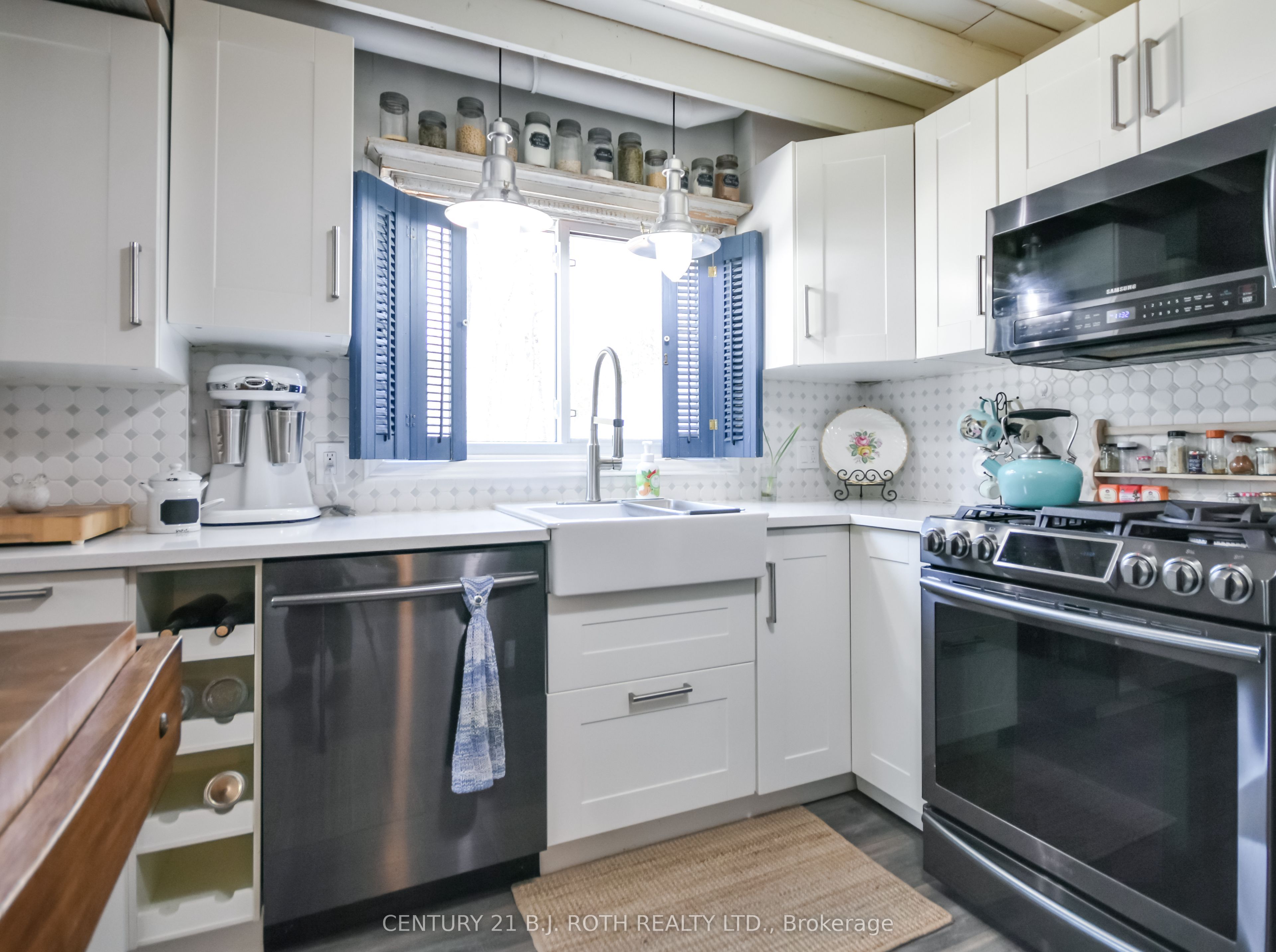 172 Albin Road Property Photo 4