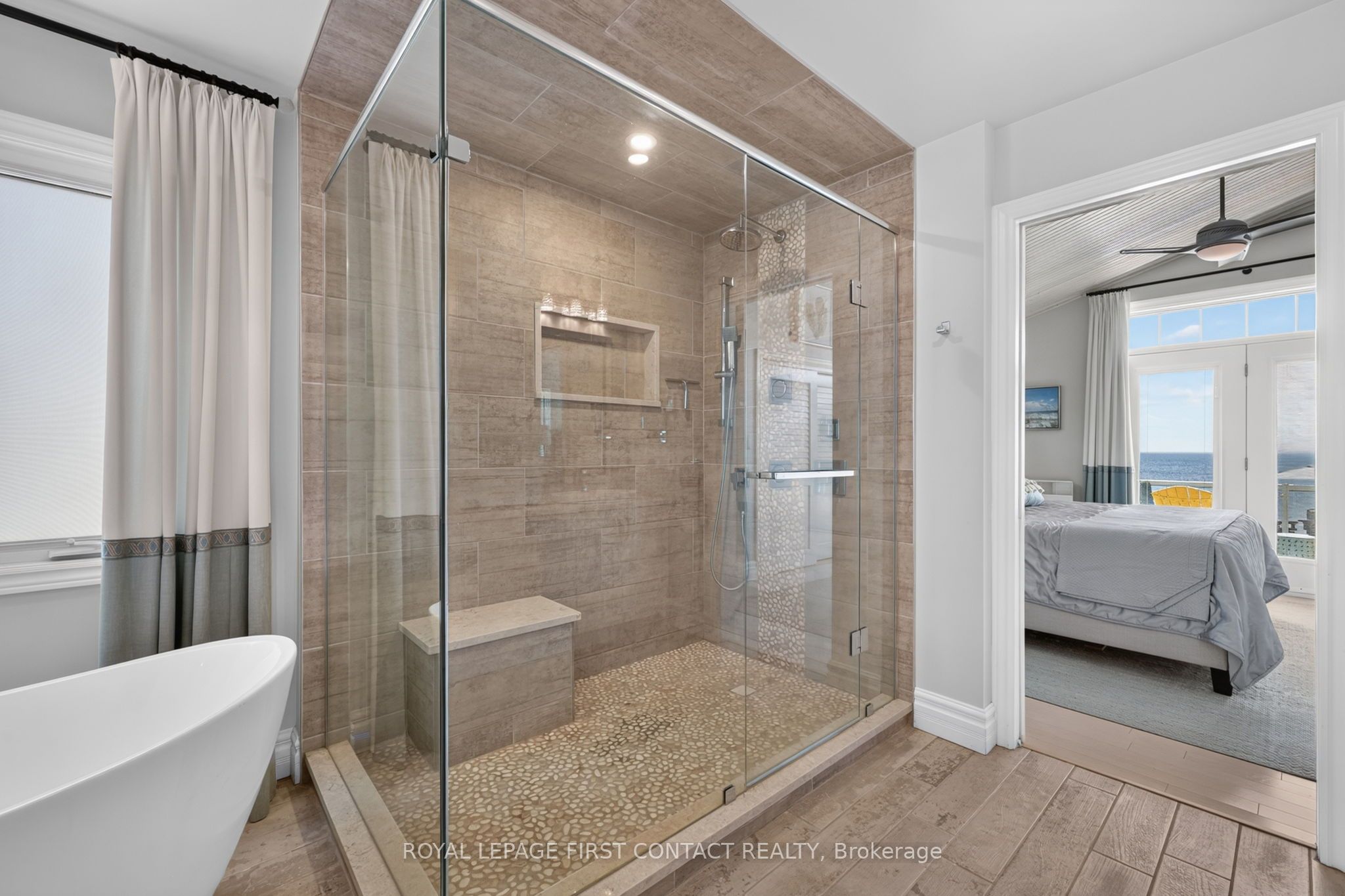 167 Lakeshore Road W Property Photo 33