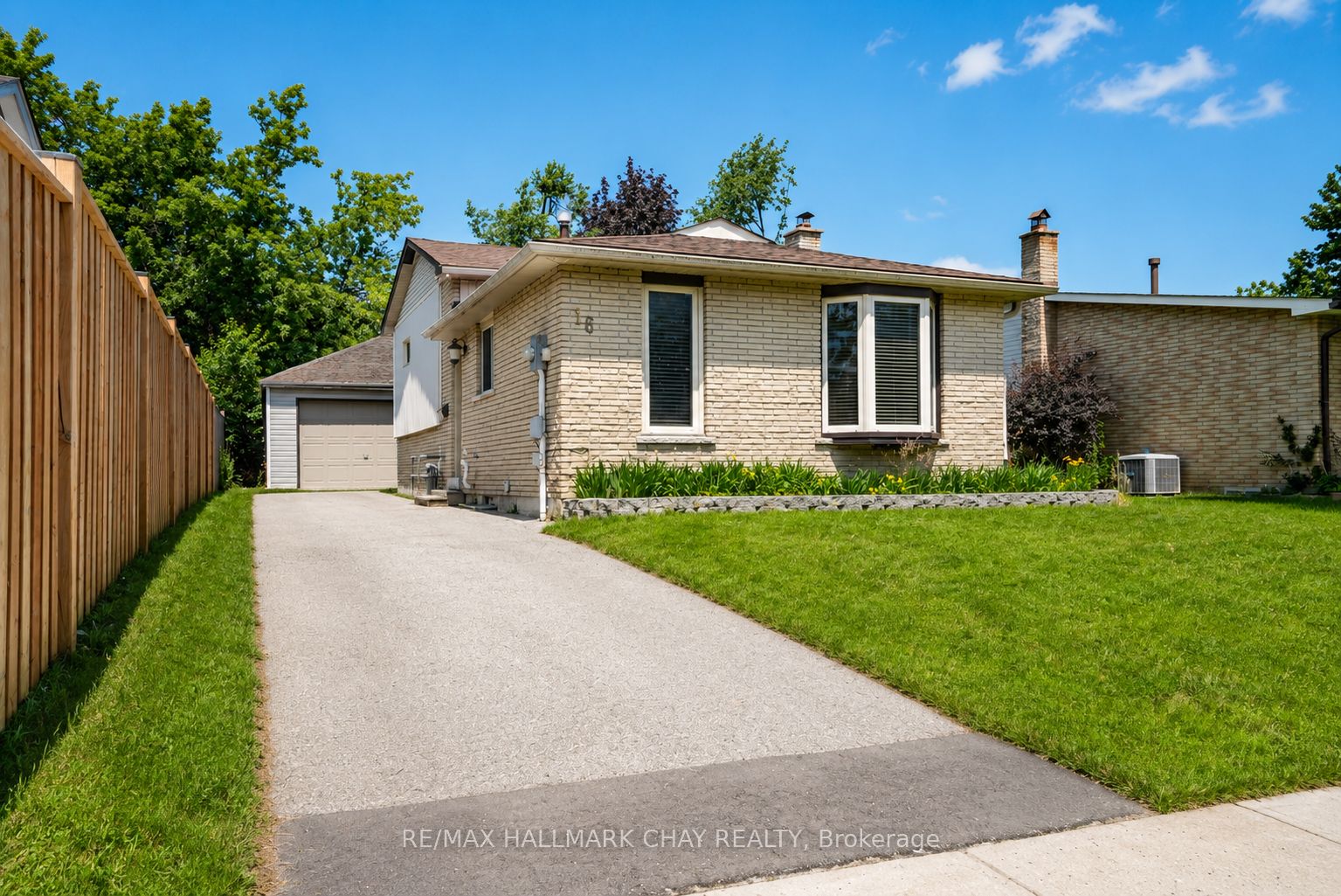 16 Austen Lane Property Photo 1