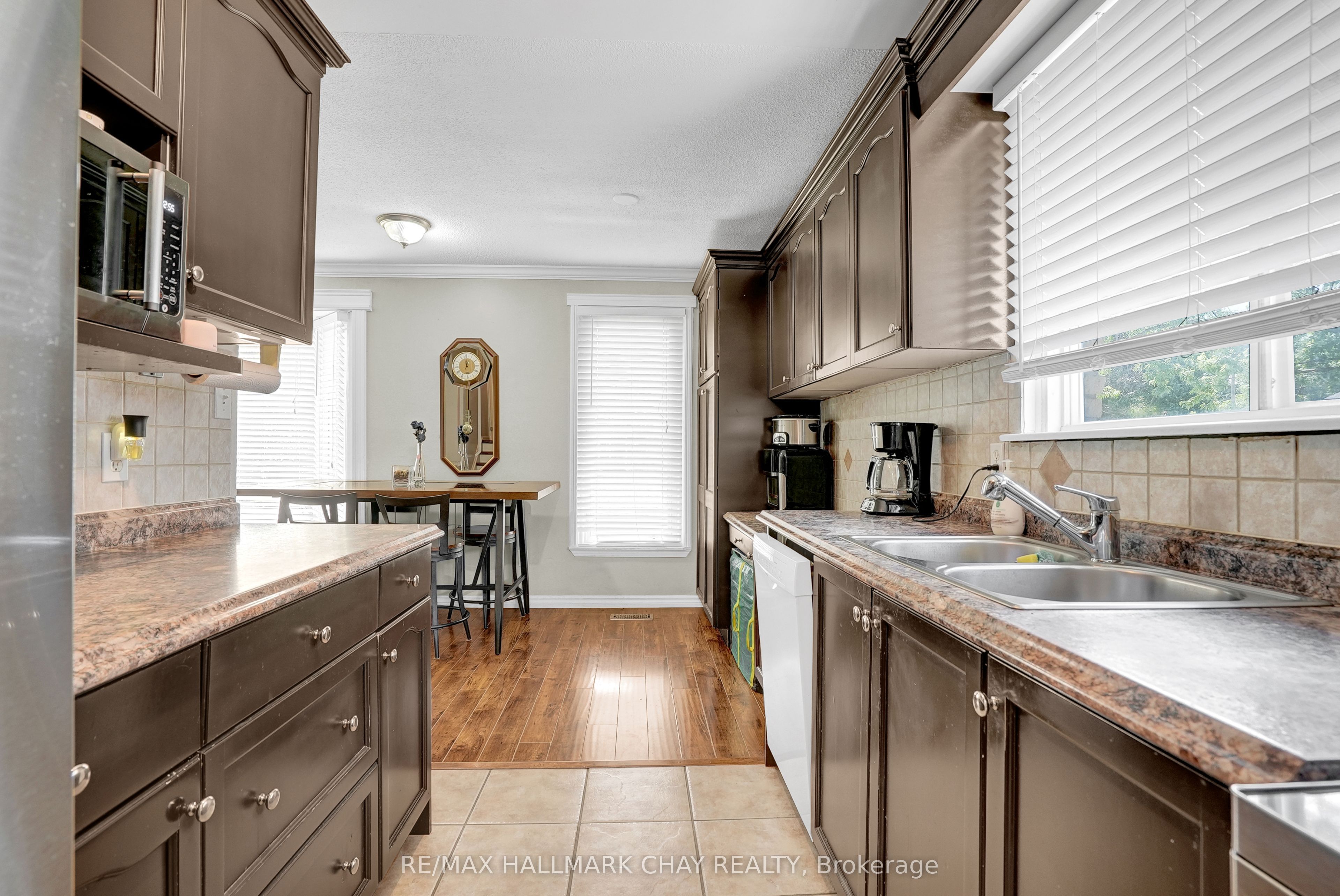 16 Austen Lane Property Photo 2
