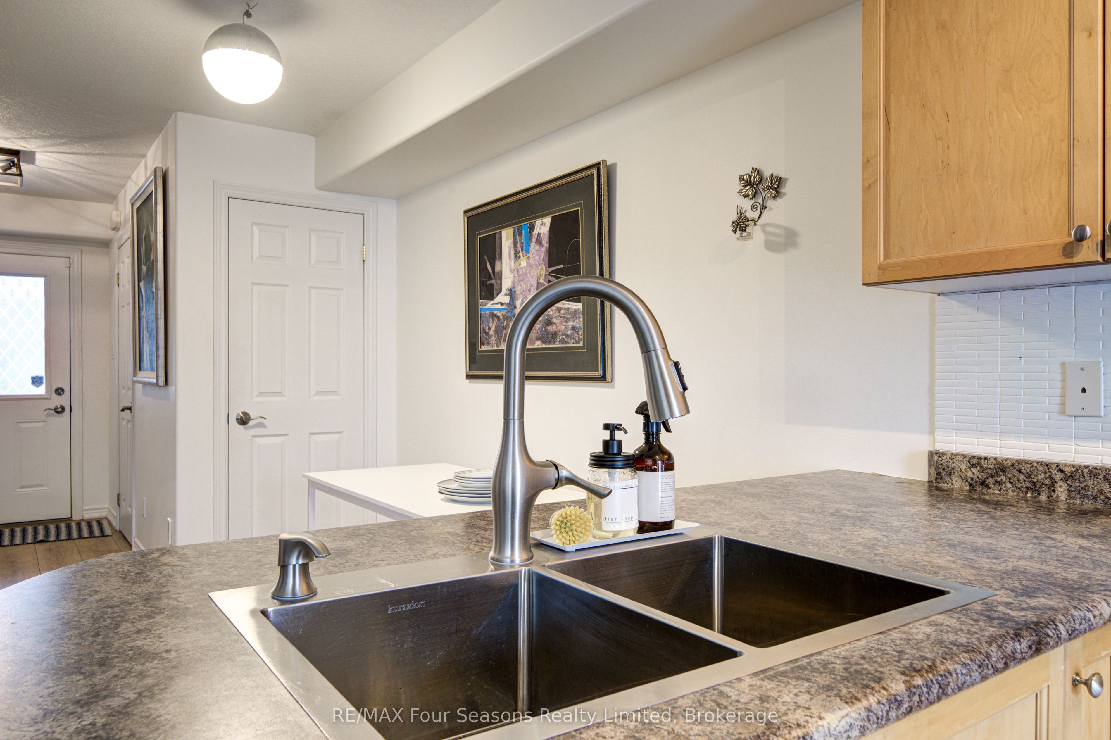 60 Barr Street Property Photo 12