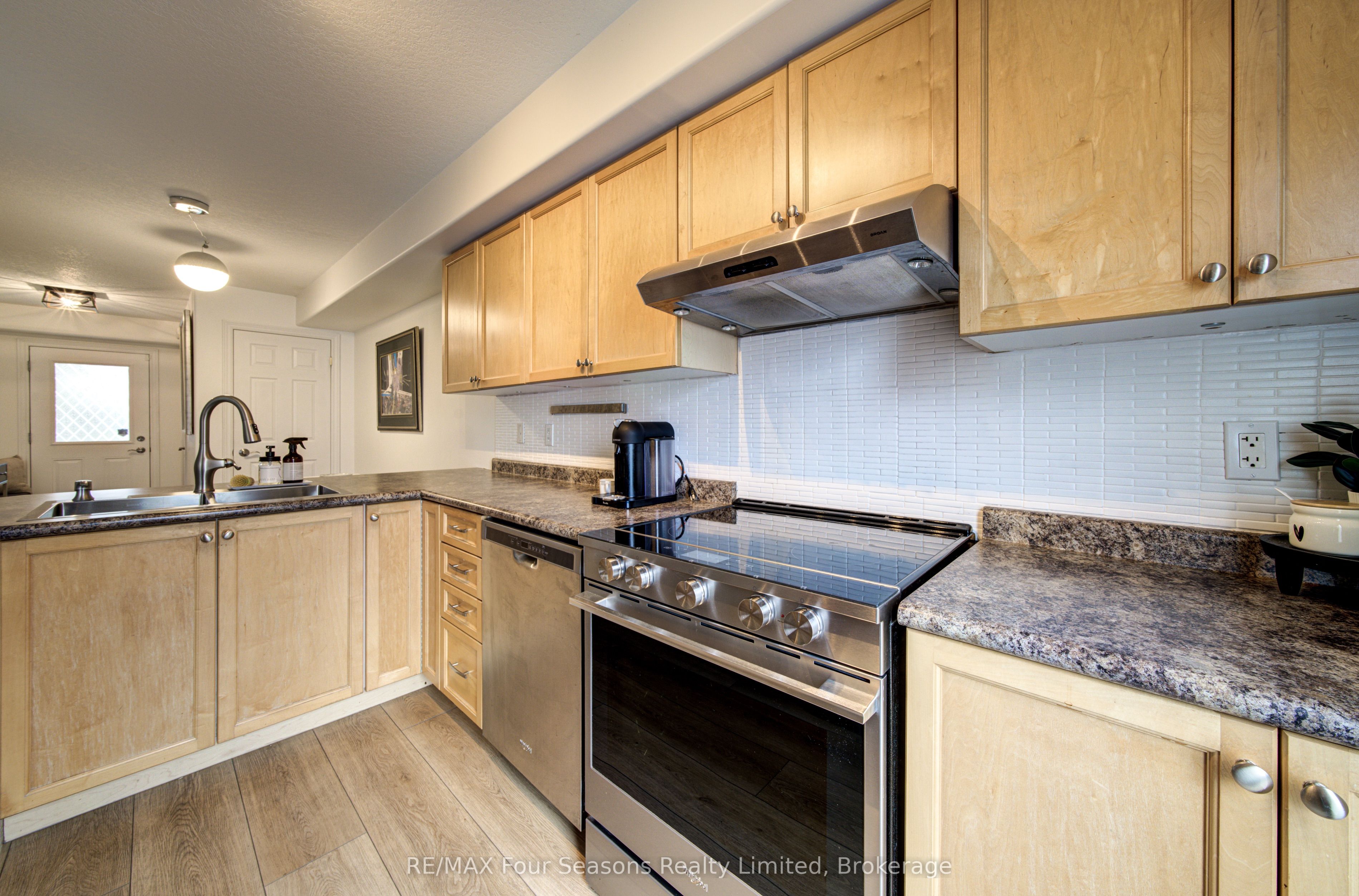 60 Barr Street Property Photo 13