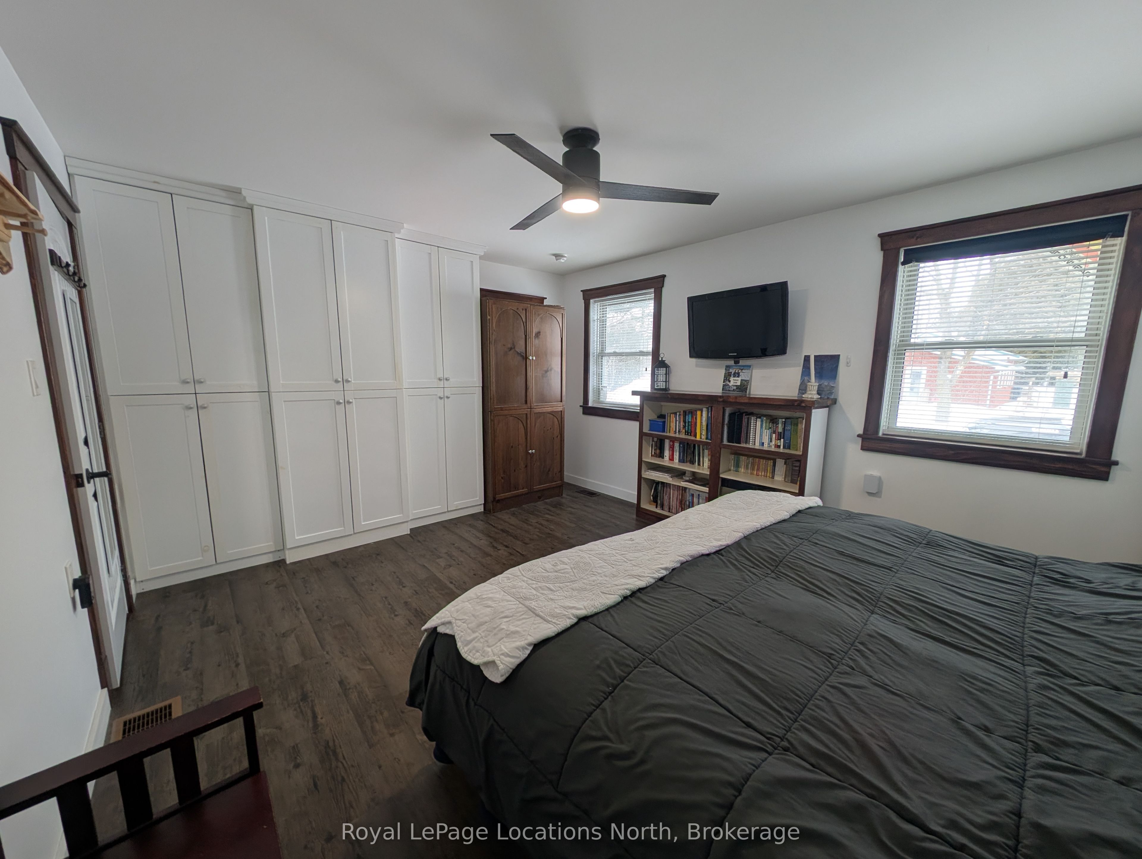 236 Phillips Street S Property Photo 34