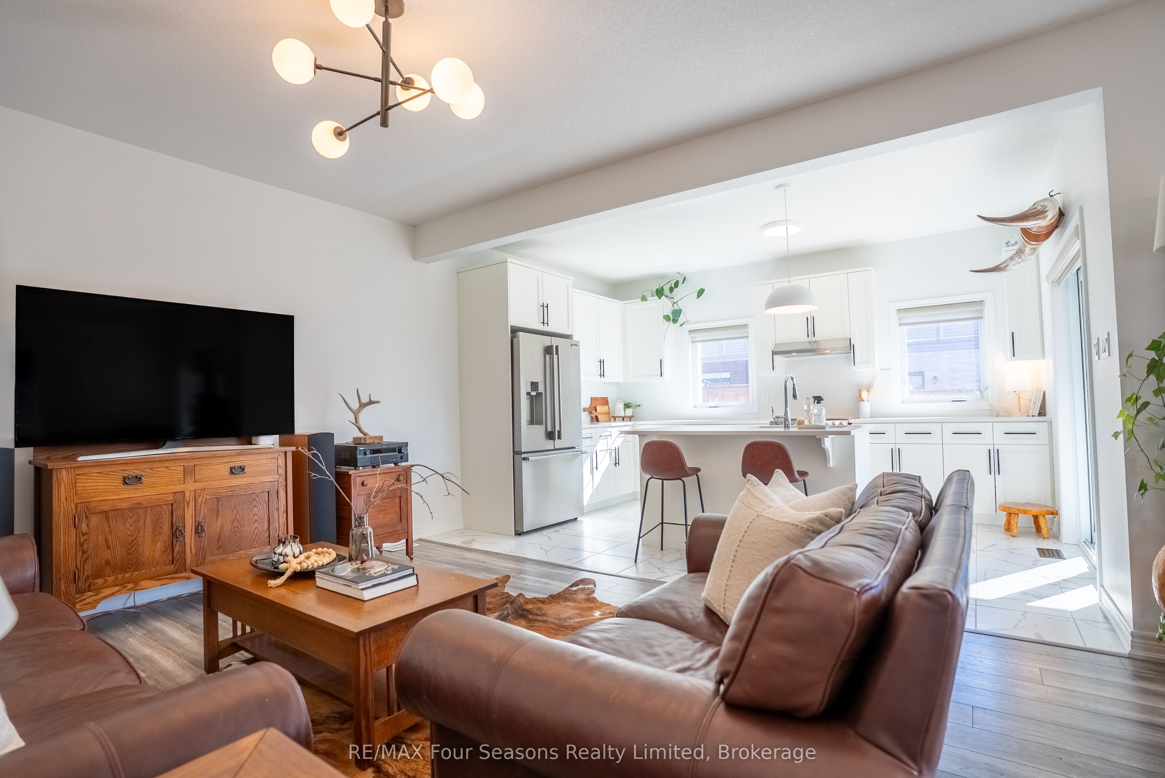 33 Kerr Street Property Photo 11