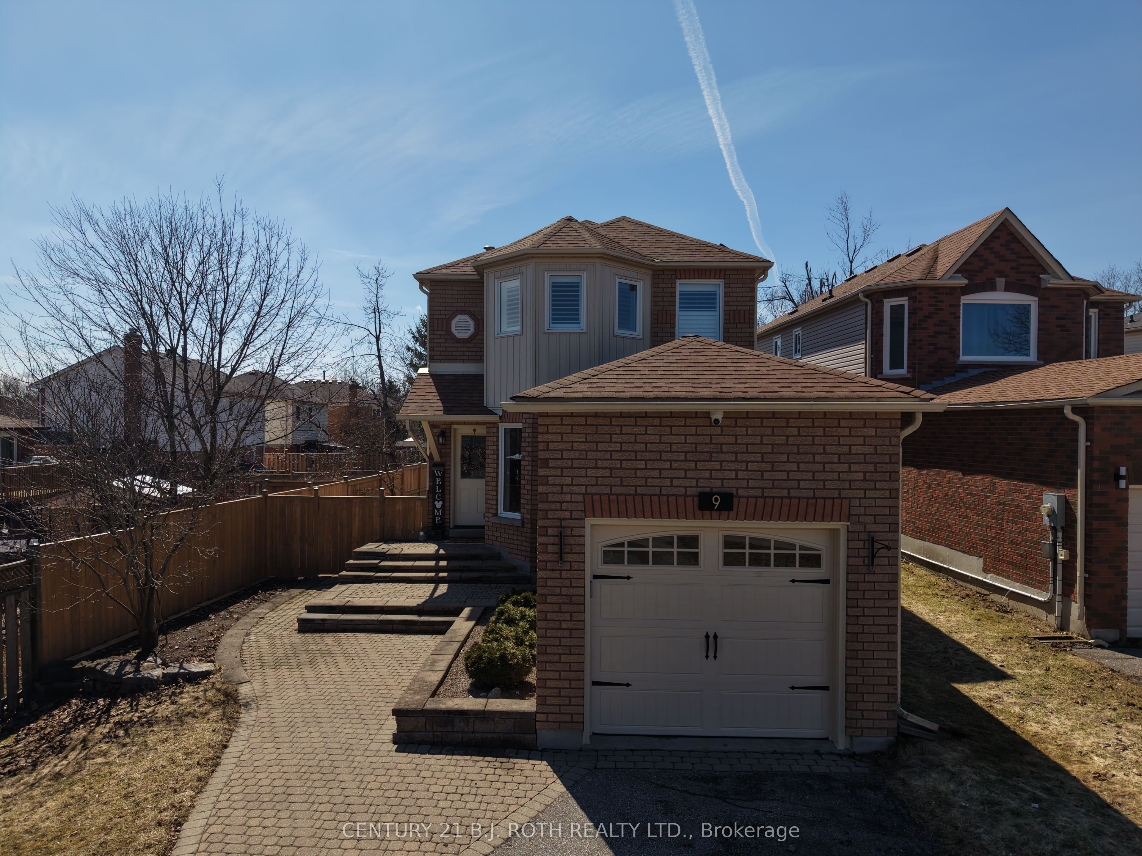 9 Laidlaw Drive N Property Photo 1