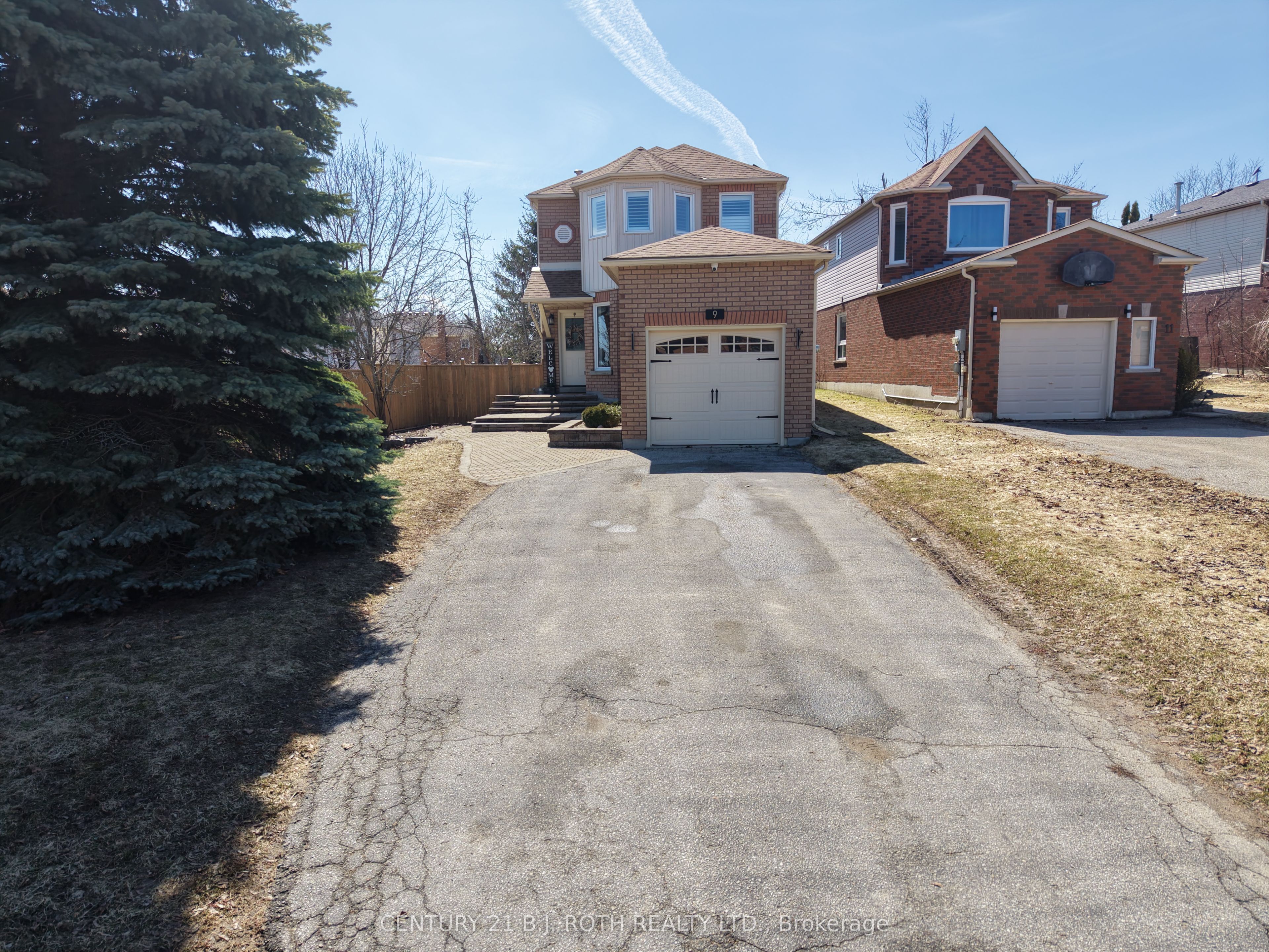 9 Laidlaw Drive N Property Photo 2
