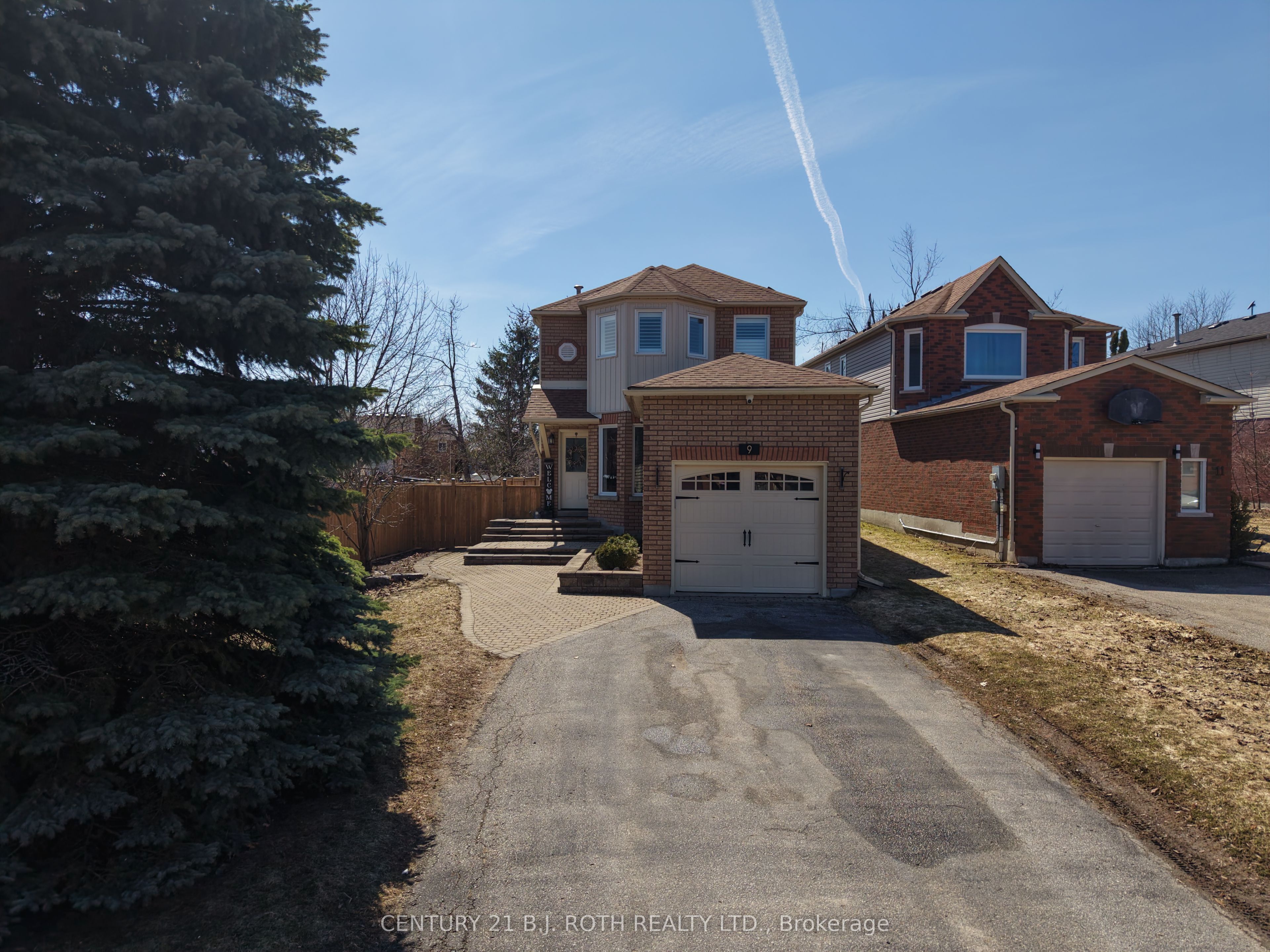 9 Laidlaw Drive N Property Photo 3