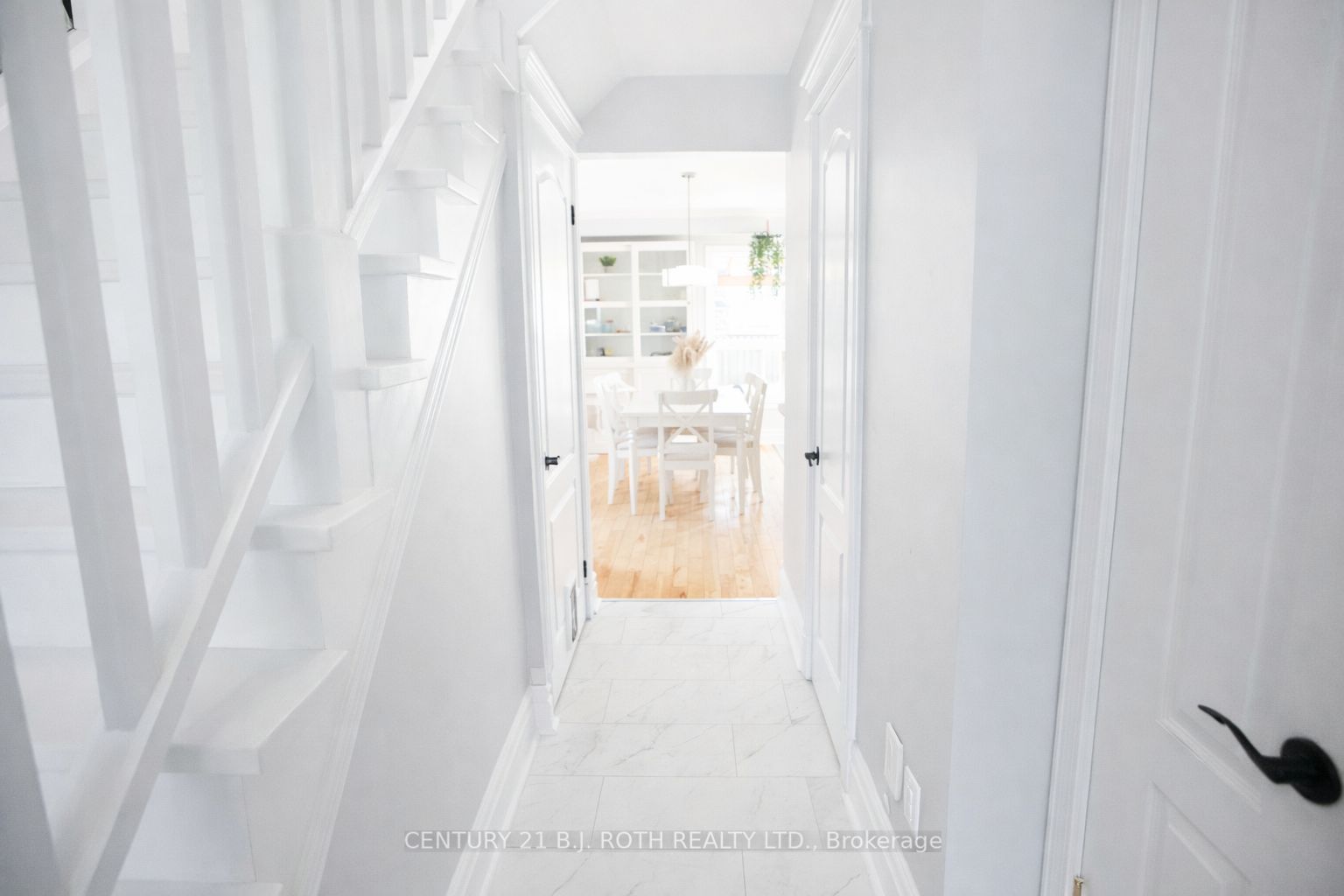 9 Laidlaw Drive N Property Photo 4