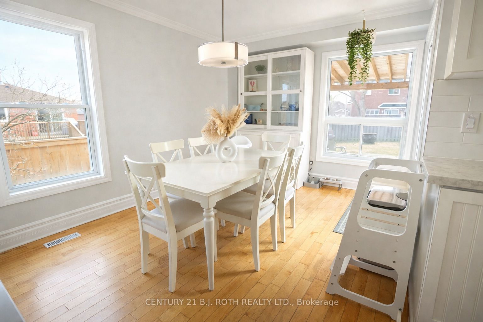 9 Laidlaw Drive N Property Photo 5