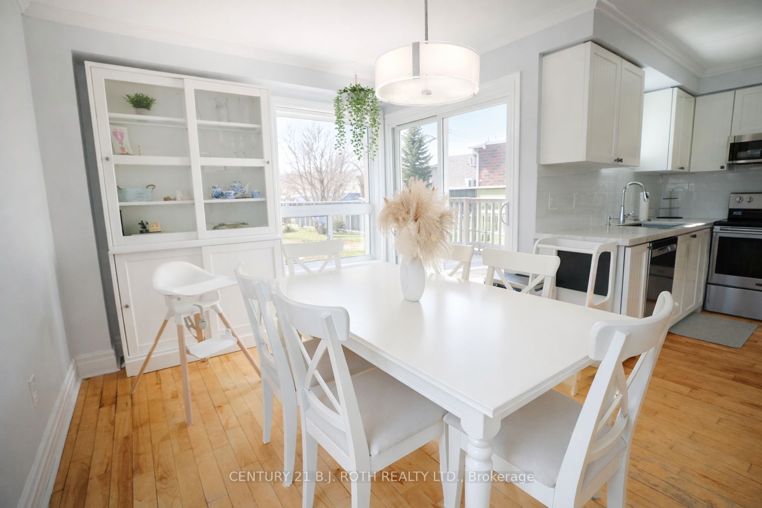 9 Laidlaw Drive N Property Photo 6