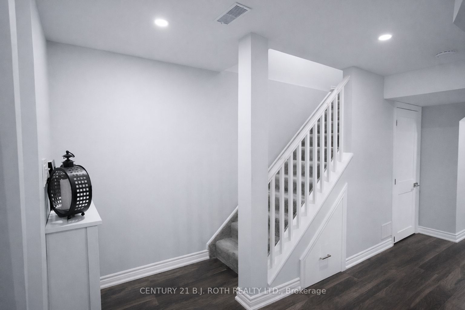 9 Laidlaw Drive N Property Photo 24
