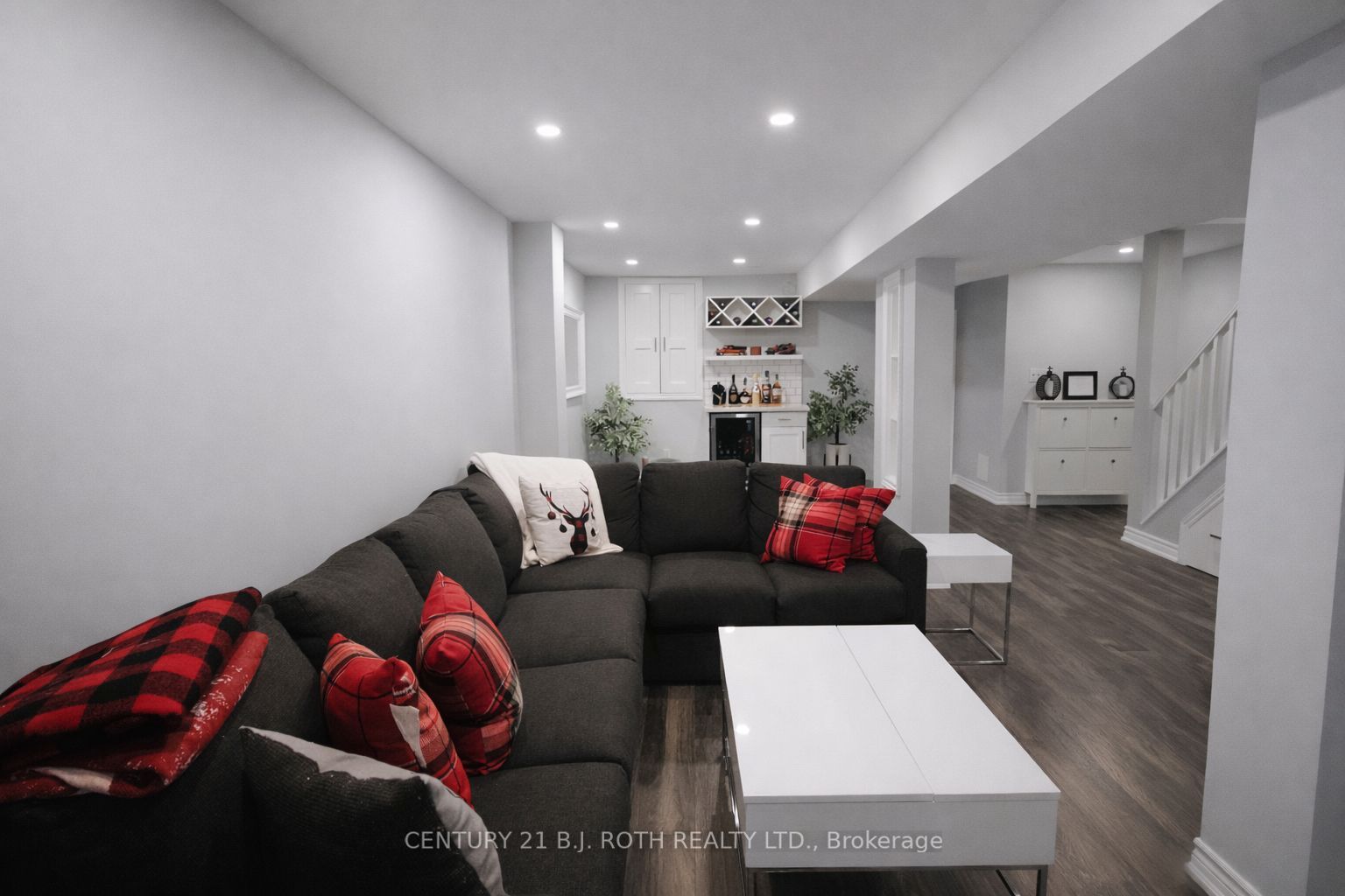 9 Laidlaw Drive N Property Photo 26