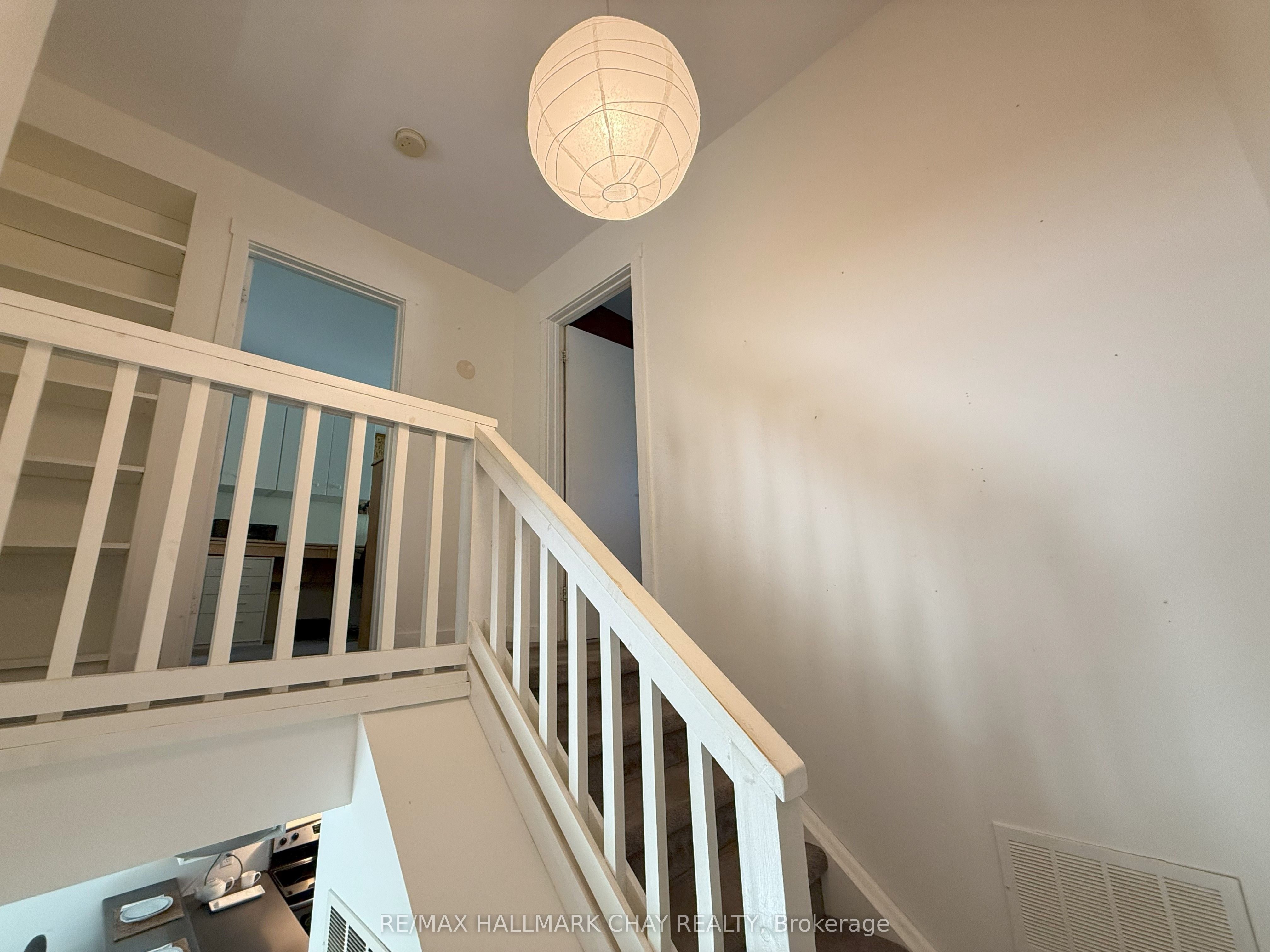 128 Escarpment Crescent 18 Property Photo 6