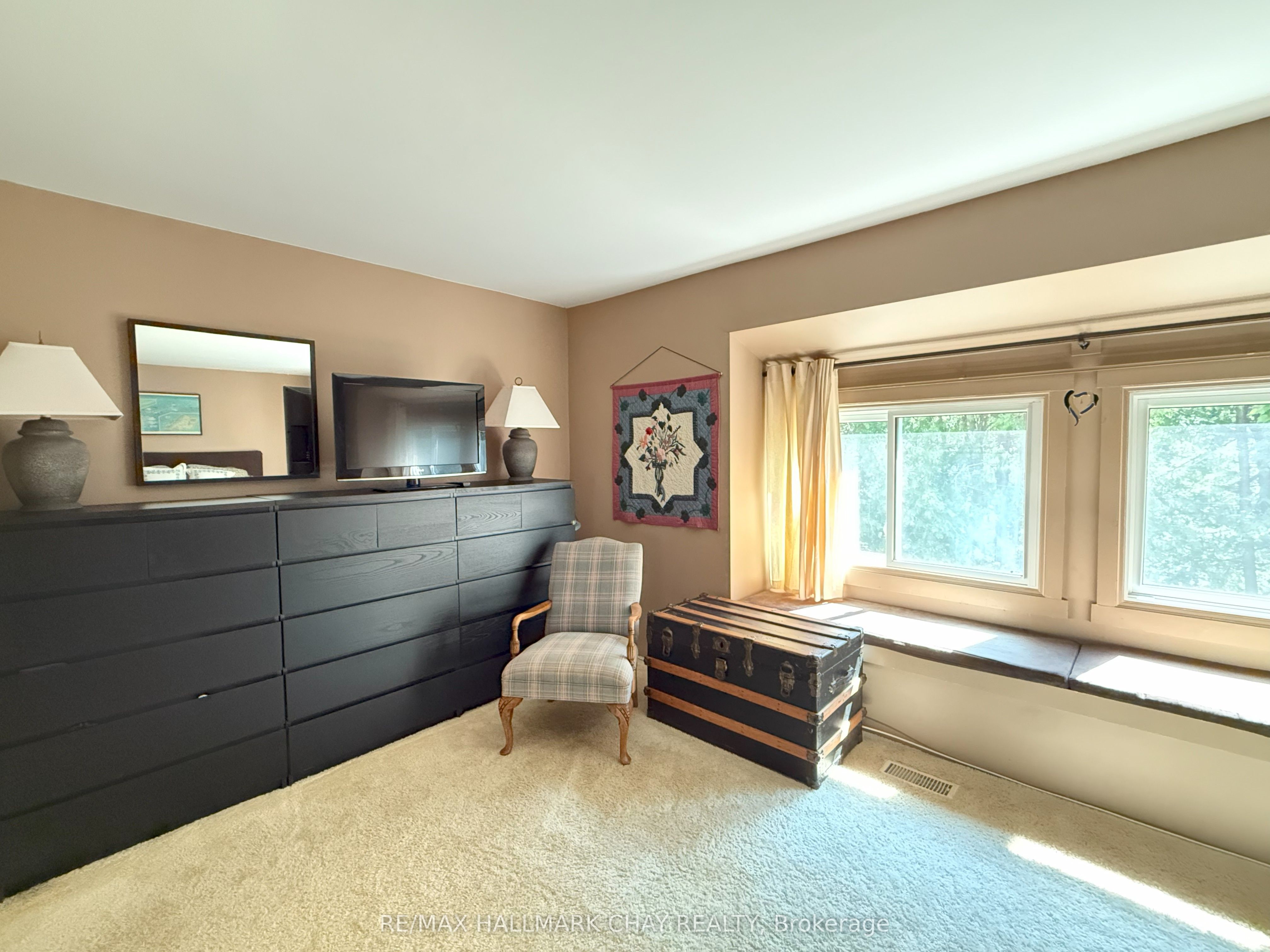 128 Escarpment Crescent 18 Property Photo 8