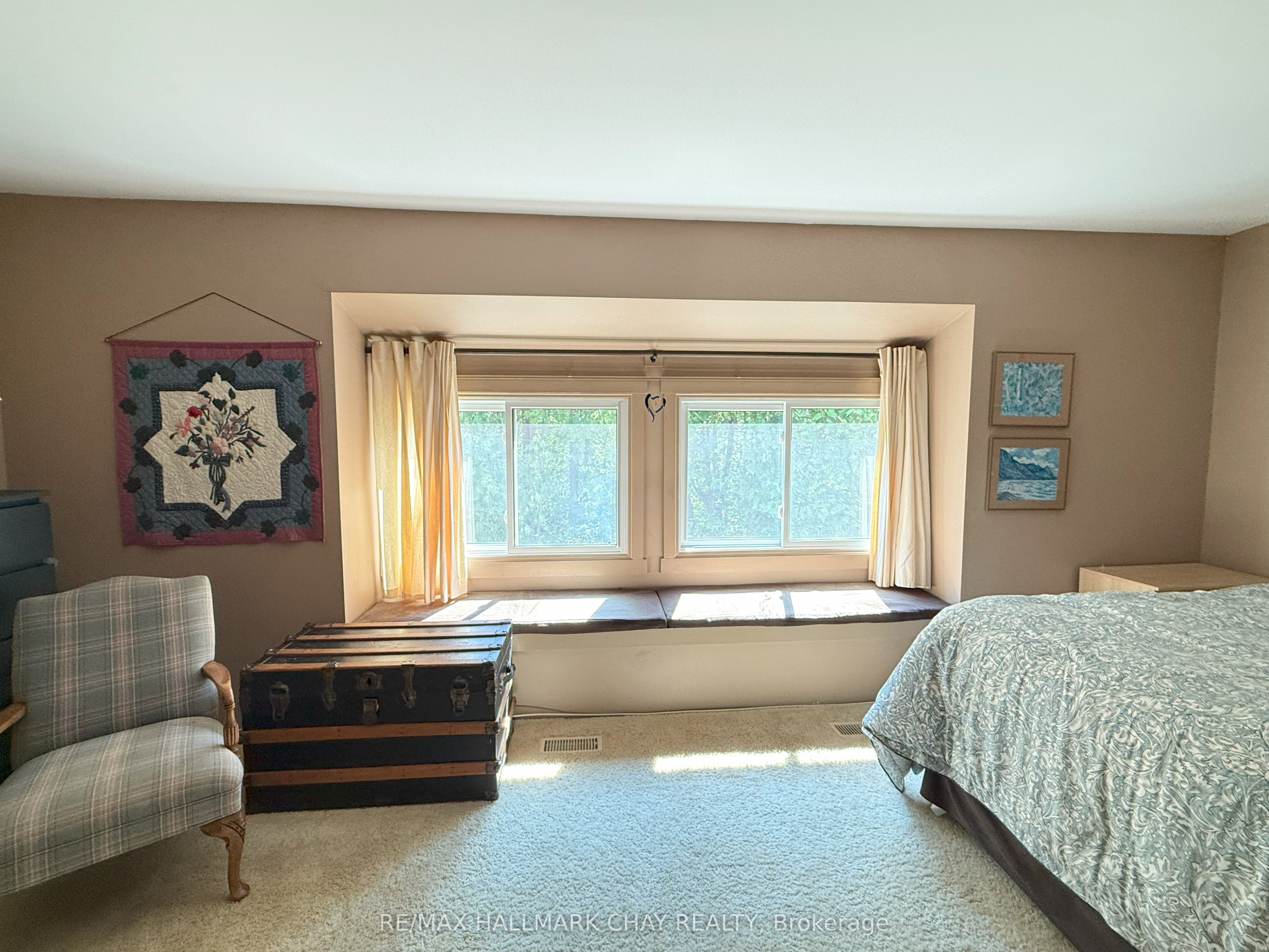 128 Escarpment Crescent 18 Property Photo 9