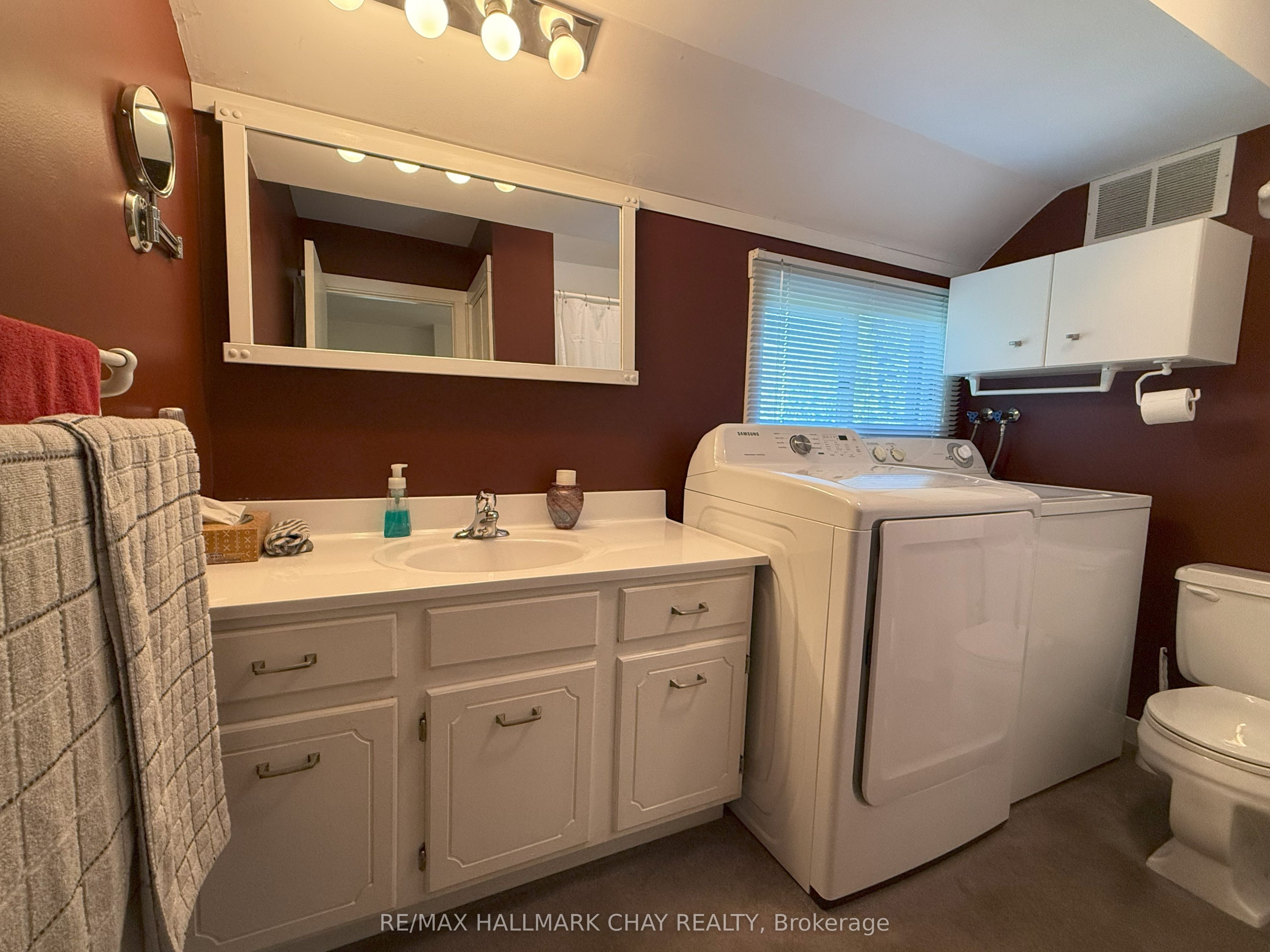 128 Escarpment Crescent 18 Property Photo 12