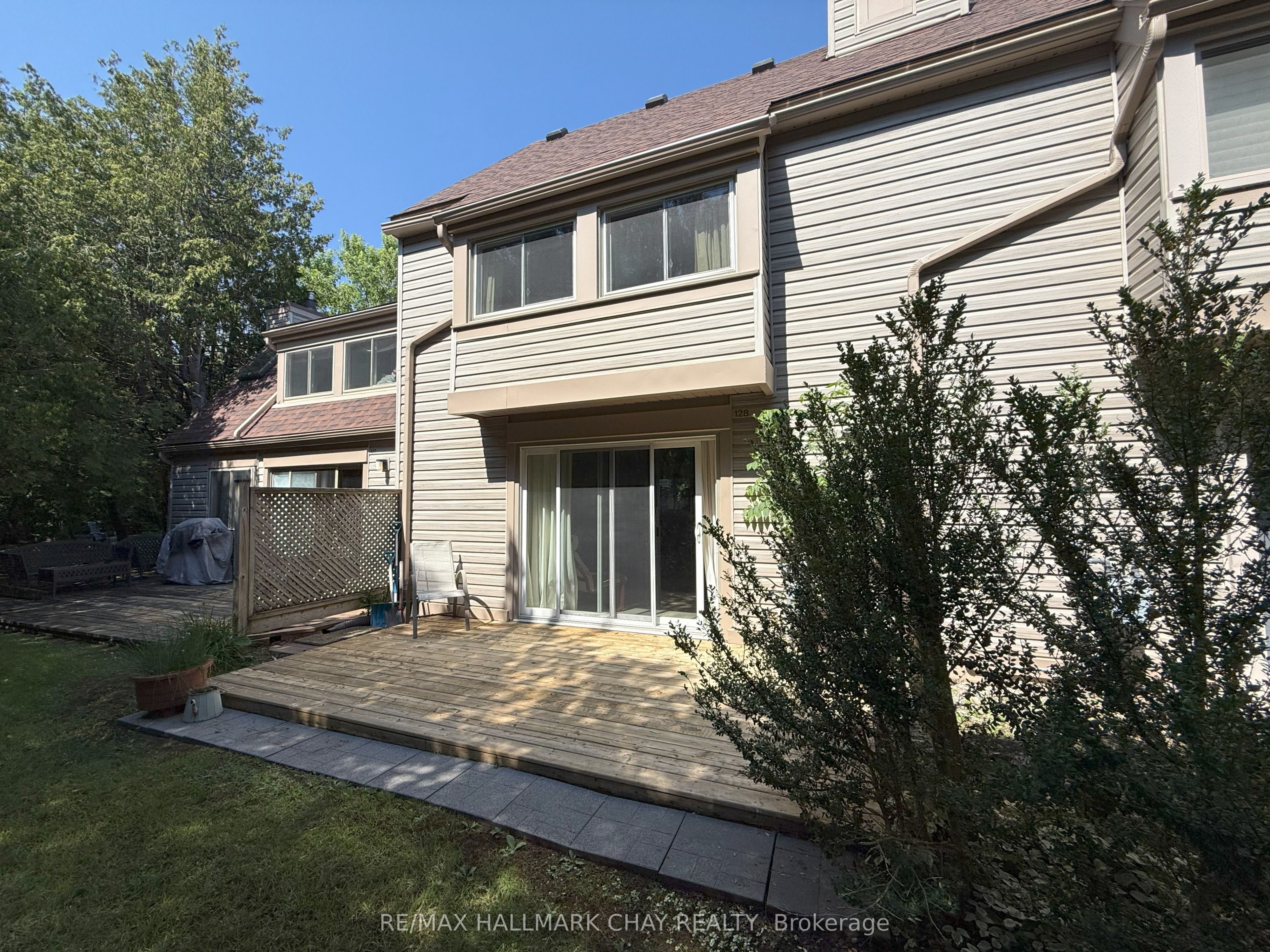 128 Escarpment Crescent 18 Property Photo 16