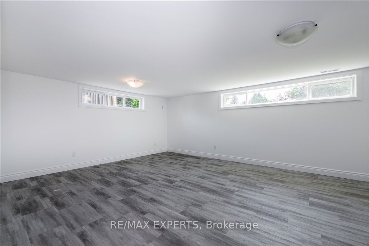 7 Willow Street Property Photo 2