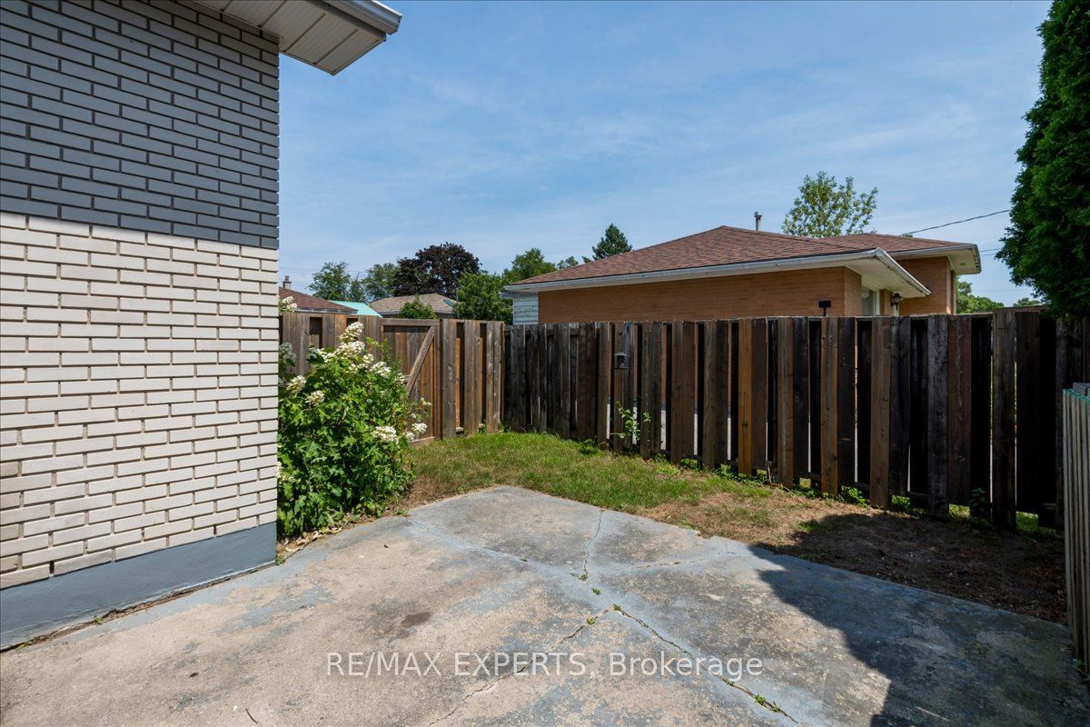 7 Willow Street Property Photo 18