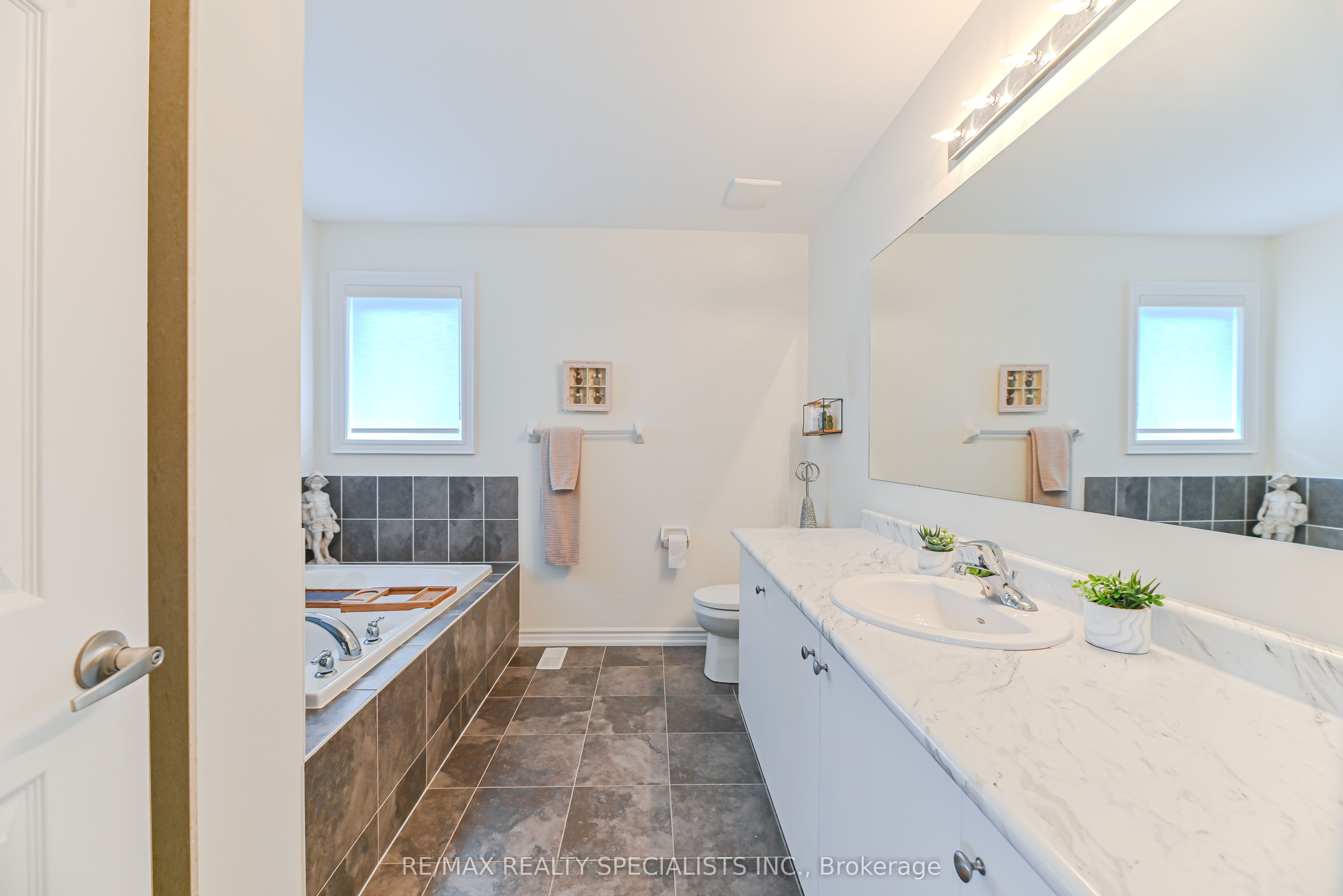 9 Academy Avenue Property Photo 26