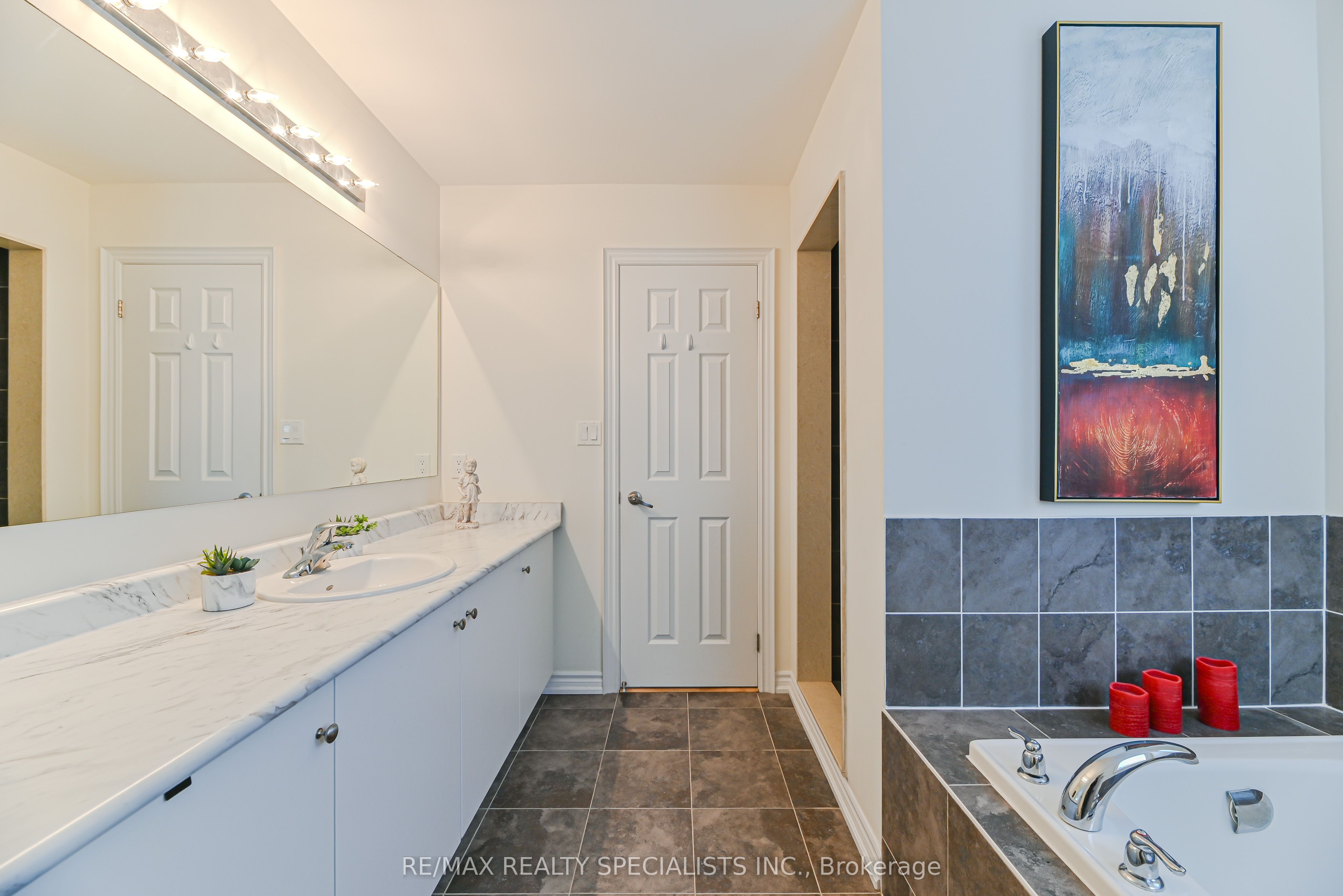 9 Academy Avenue Property Photo 28
