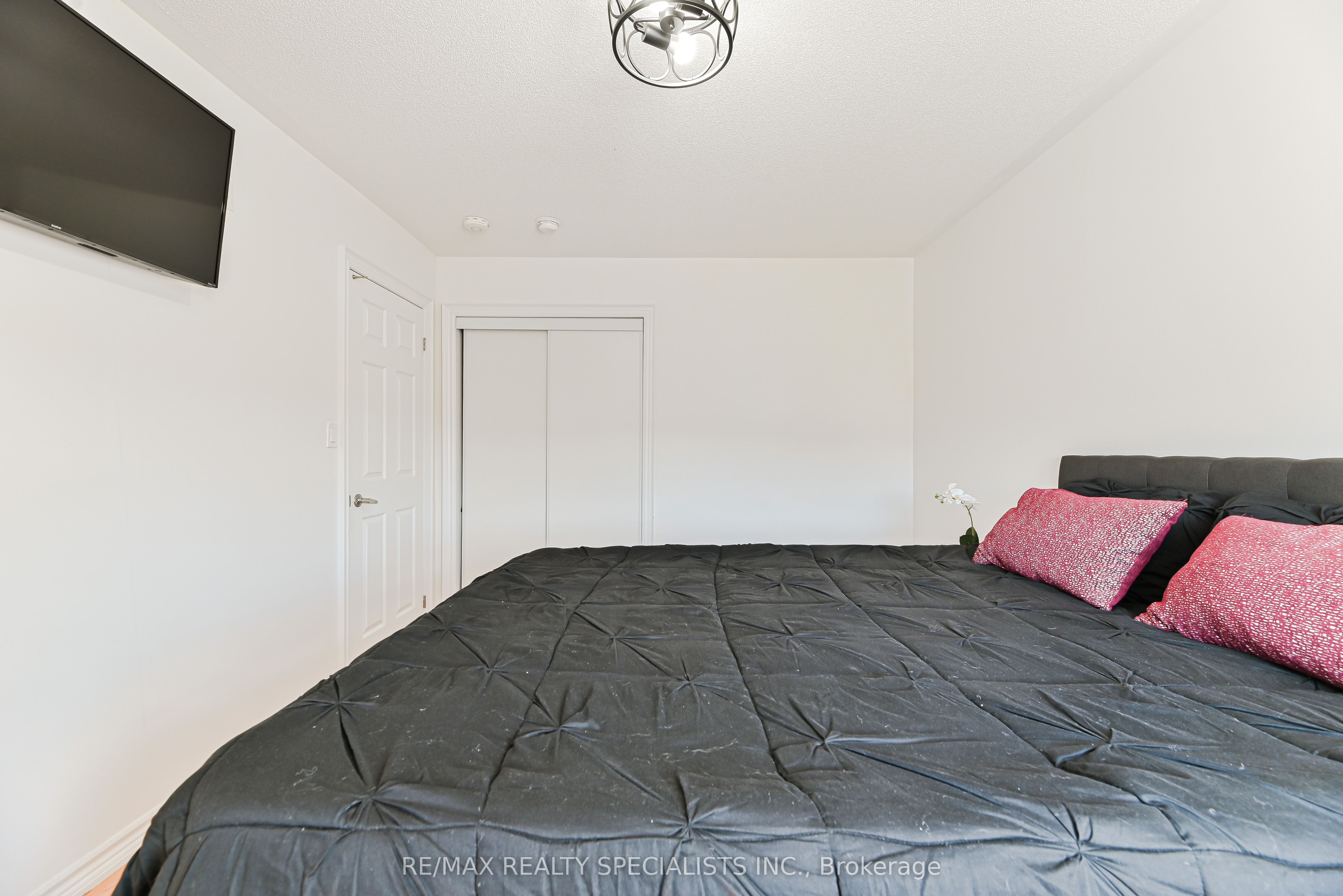 9 Academy Avenue Property Photo 36