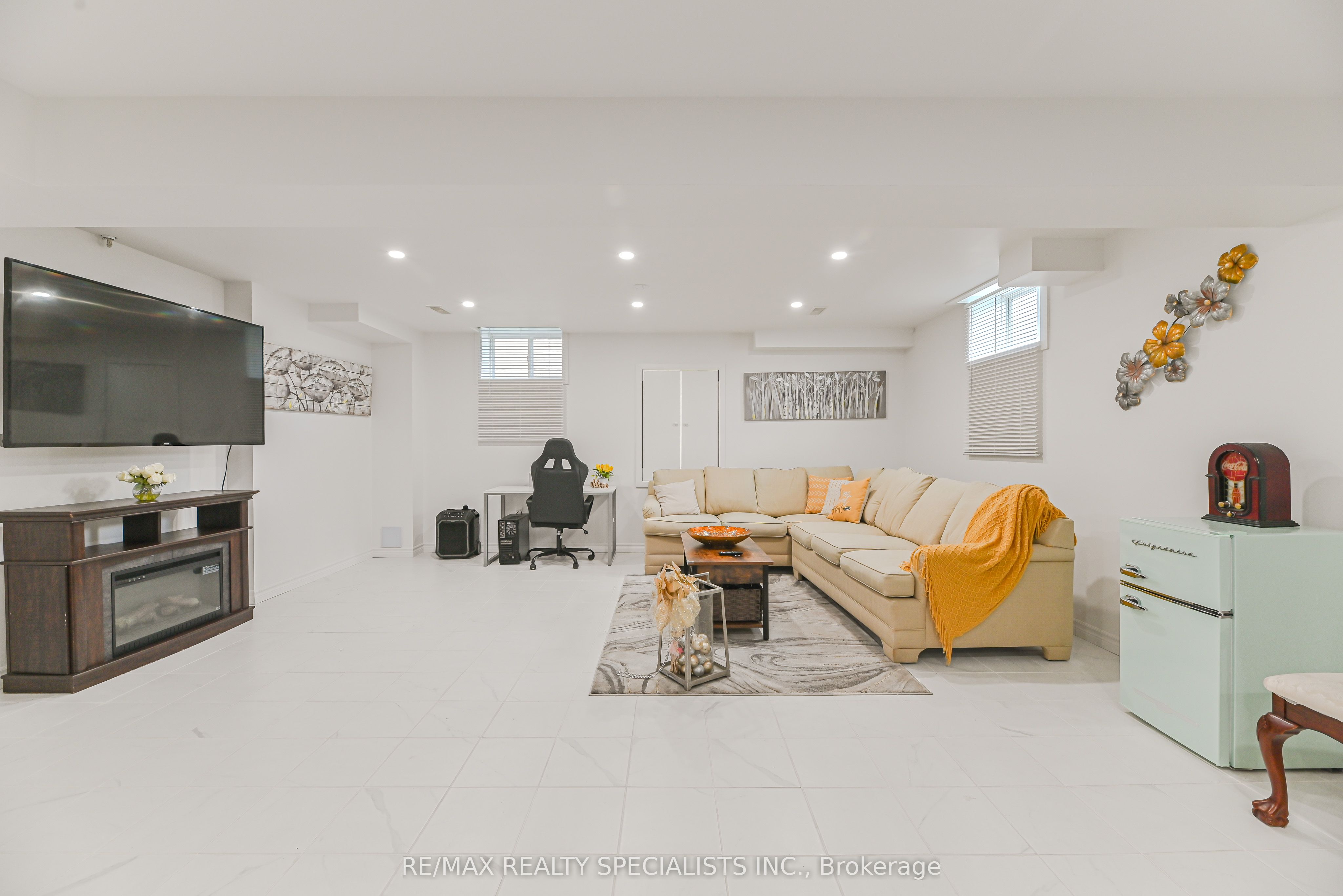 9 Academy Avenue Property Photo 44