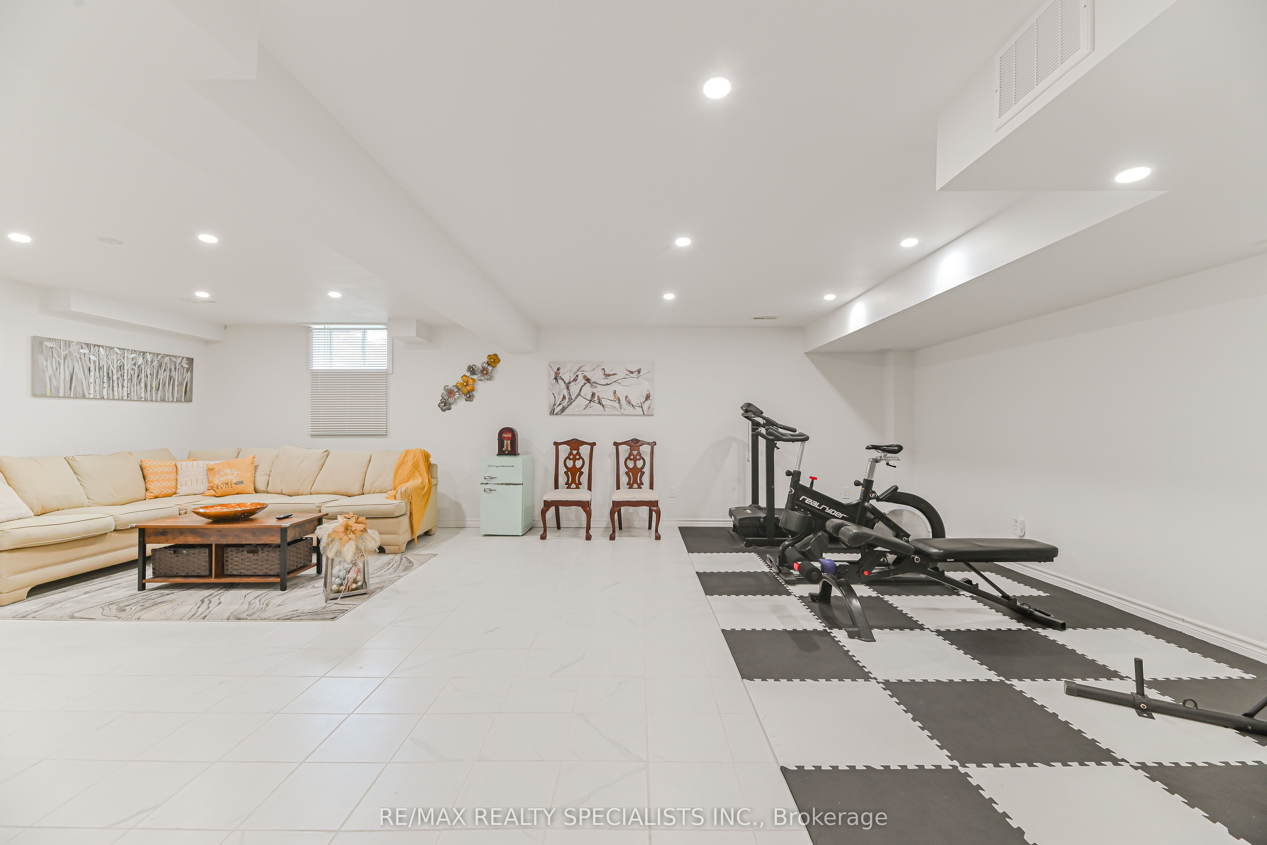 9 Academy Avenue Property Photo 47