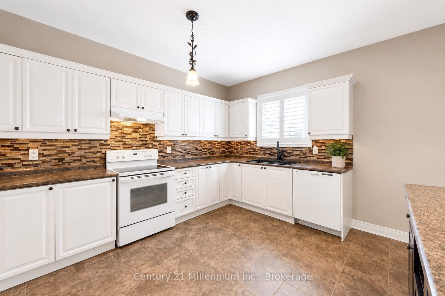 9 Hill Street Property Photo 6