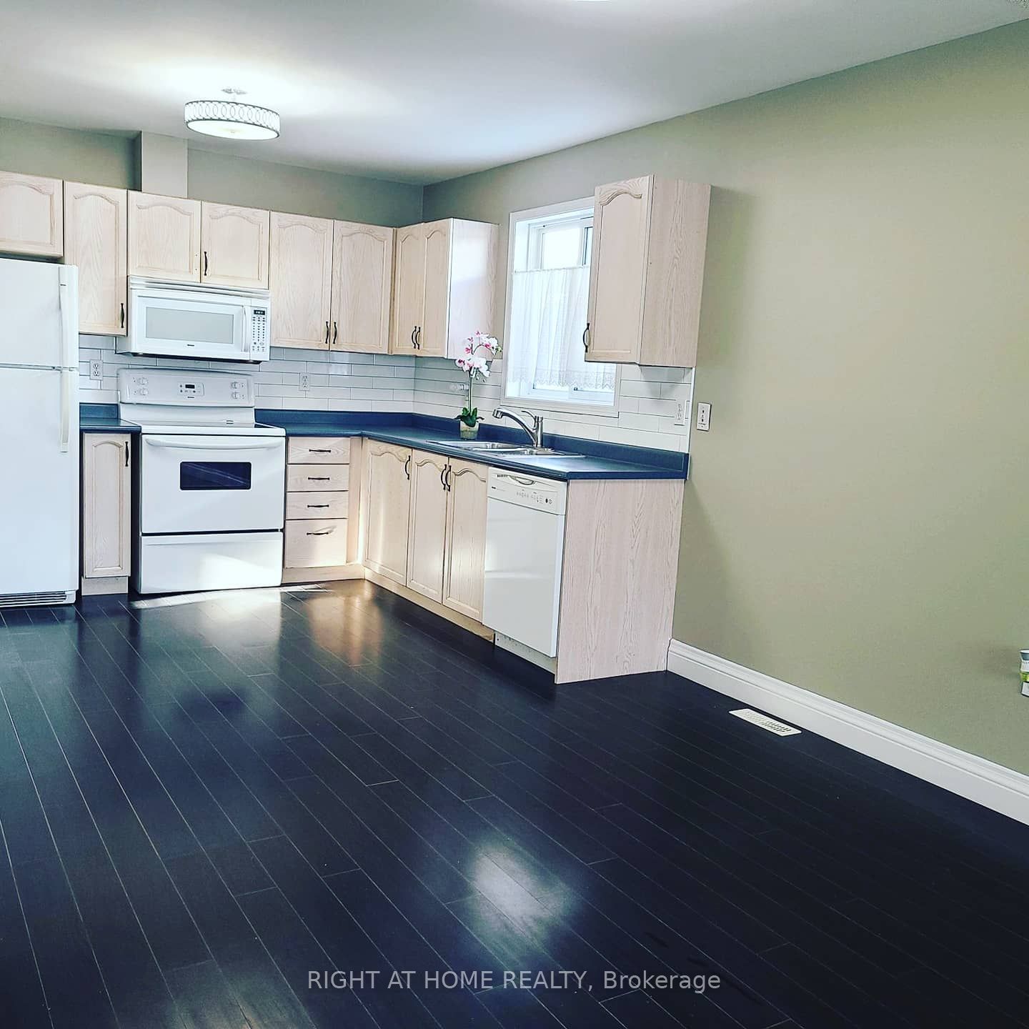 162 Hanmer Street E Property Photo 3