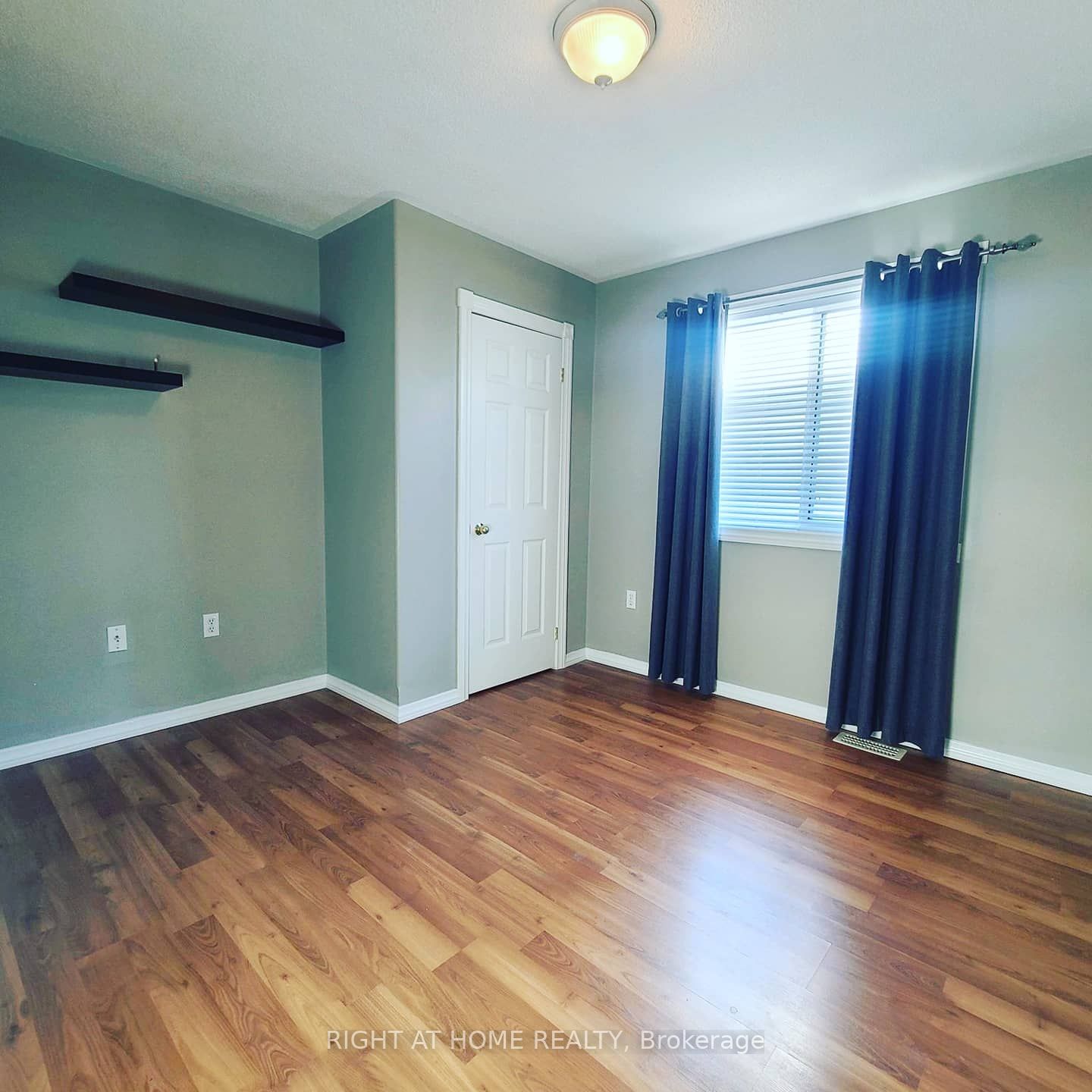 162 Hanmer Street E Property Photo 4