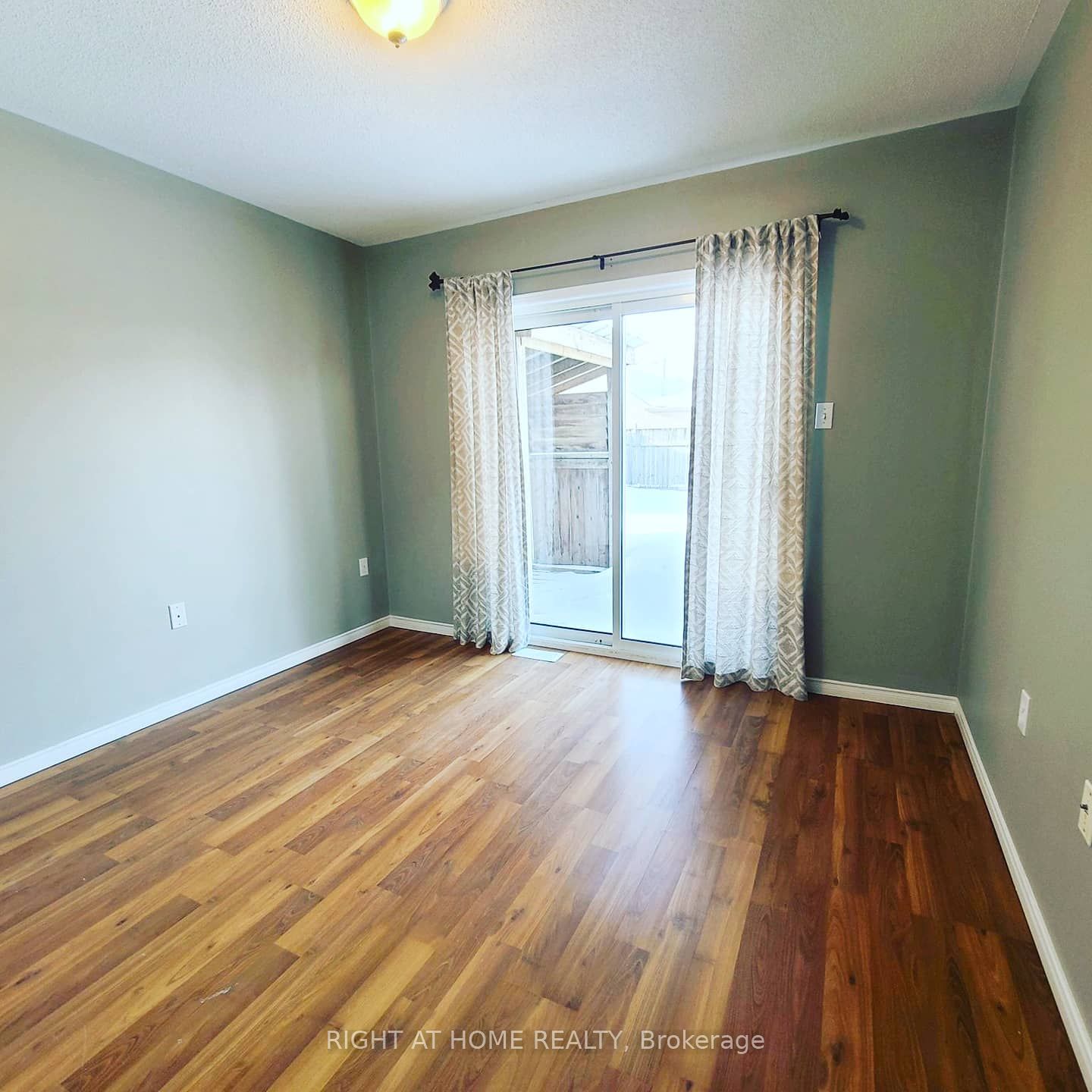 162 Hanmer Street E Property Photo 6