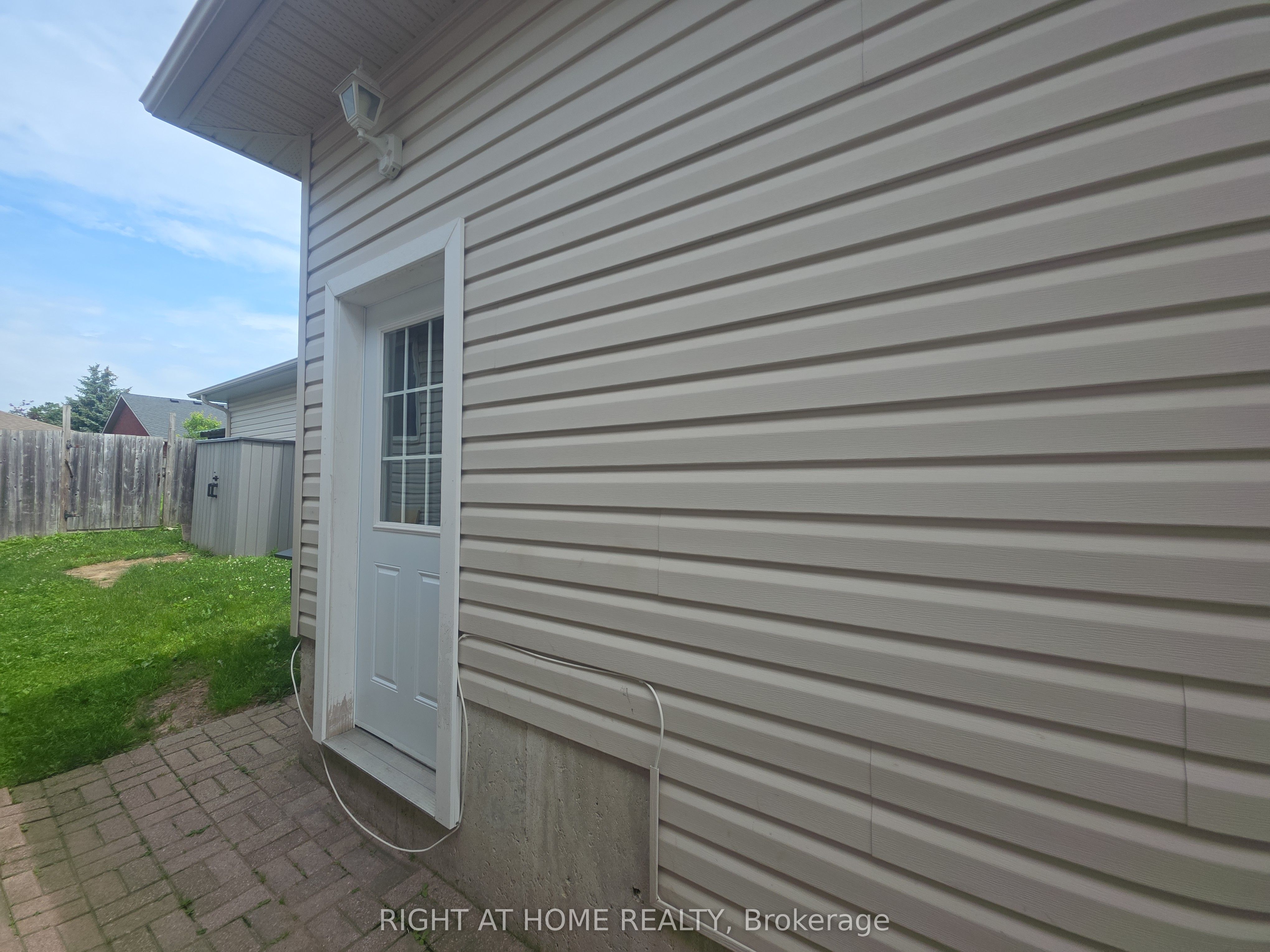 162 Hanmer Street E Property Photo 8