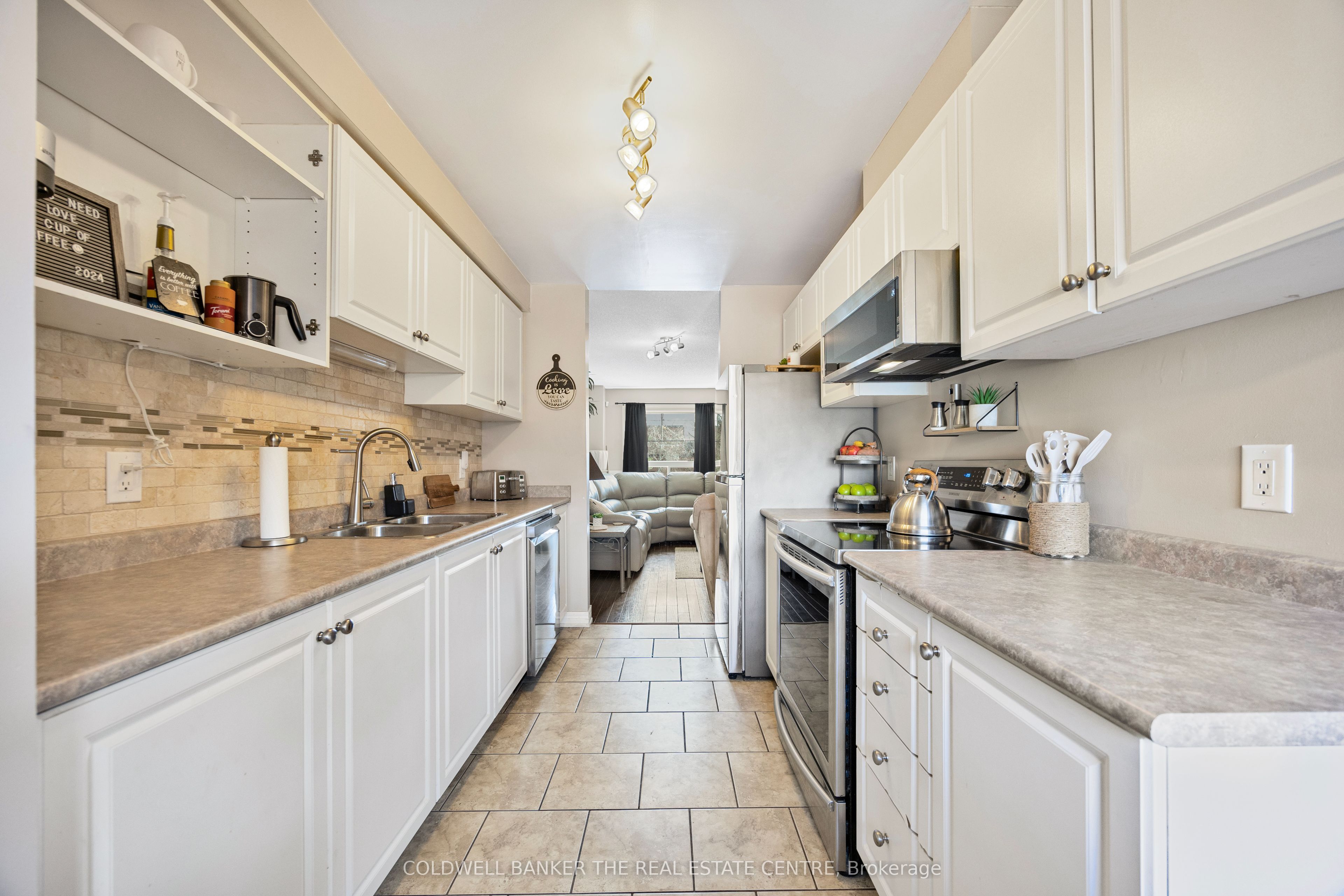234 Cundles Road E 10 Property Photo 8