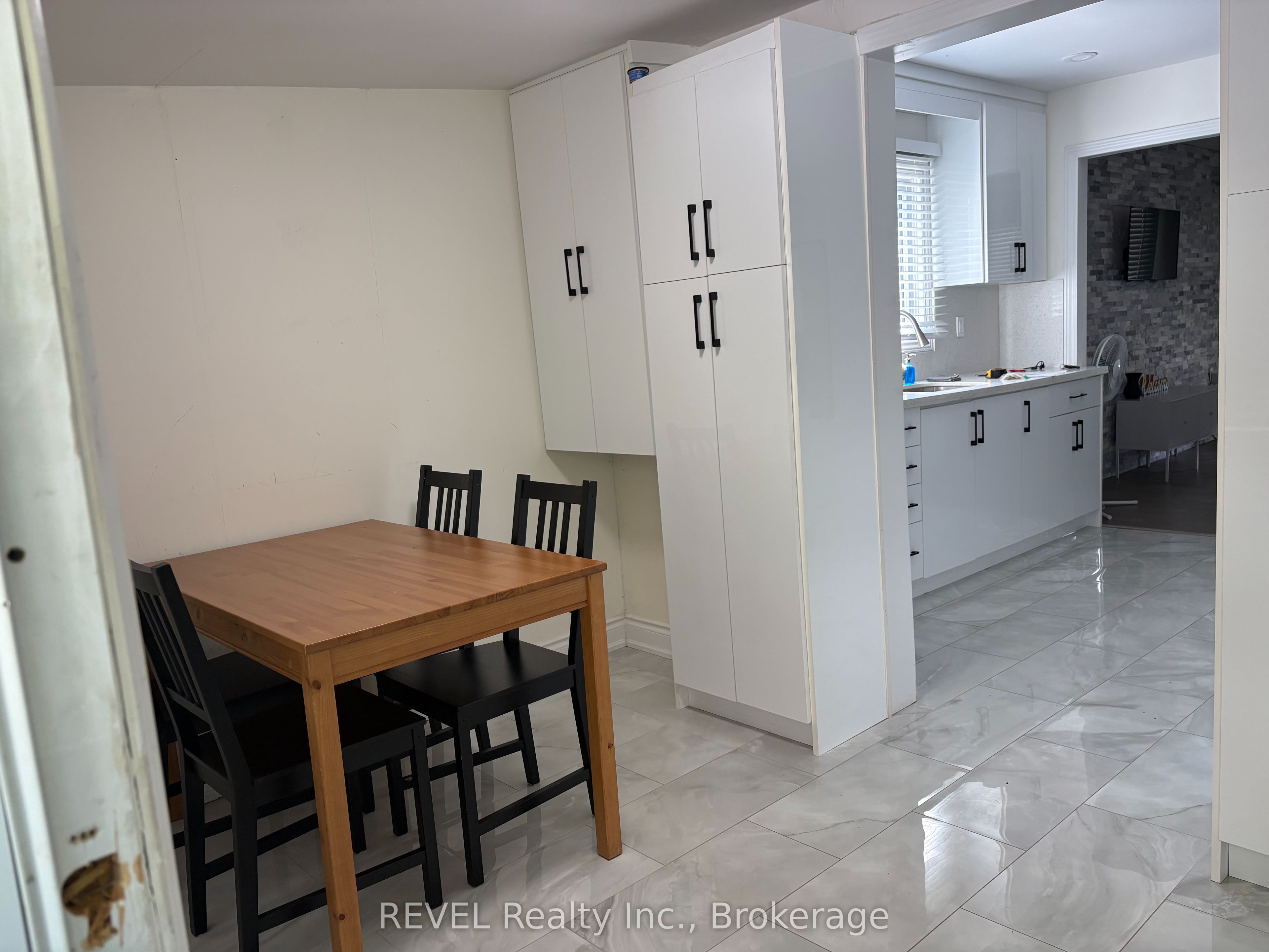3184 Mosley Street Property Photo 11