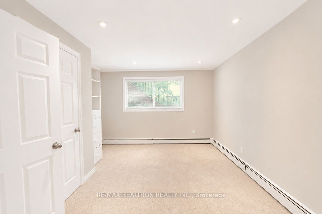 18 Debra Crescent Property Photo 36