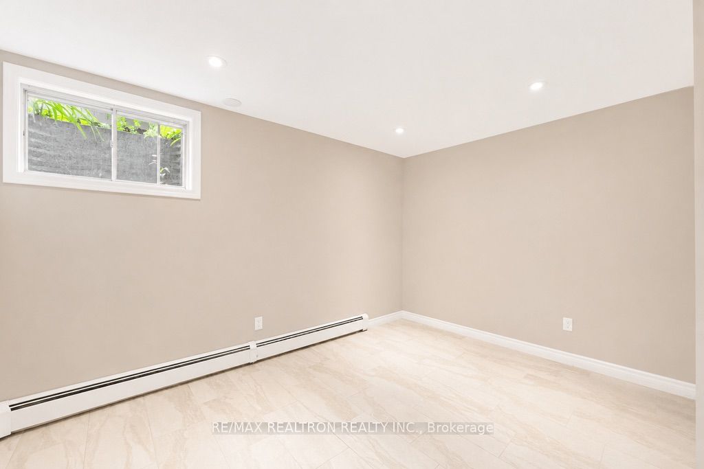 18 Debra Crescent Property Photo 39