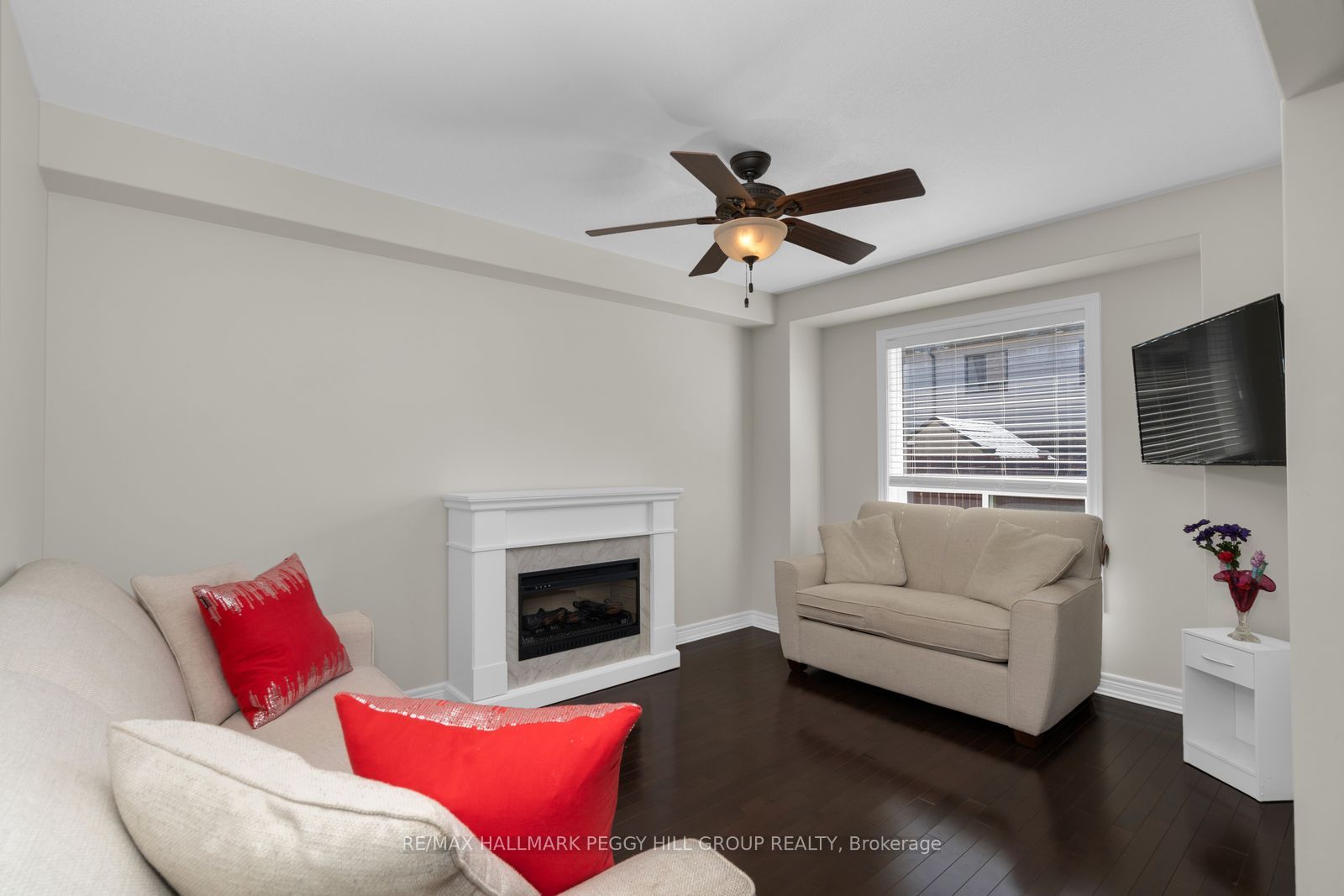 985 Cook Drive Property Photo 3