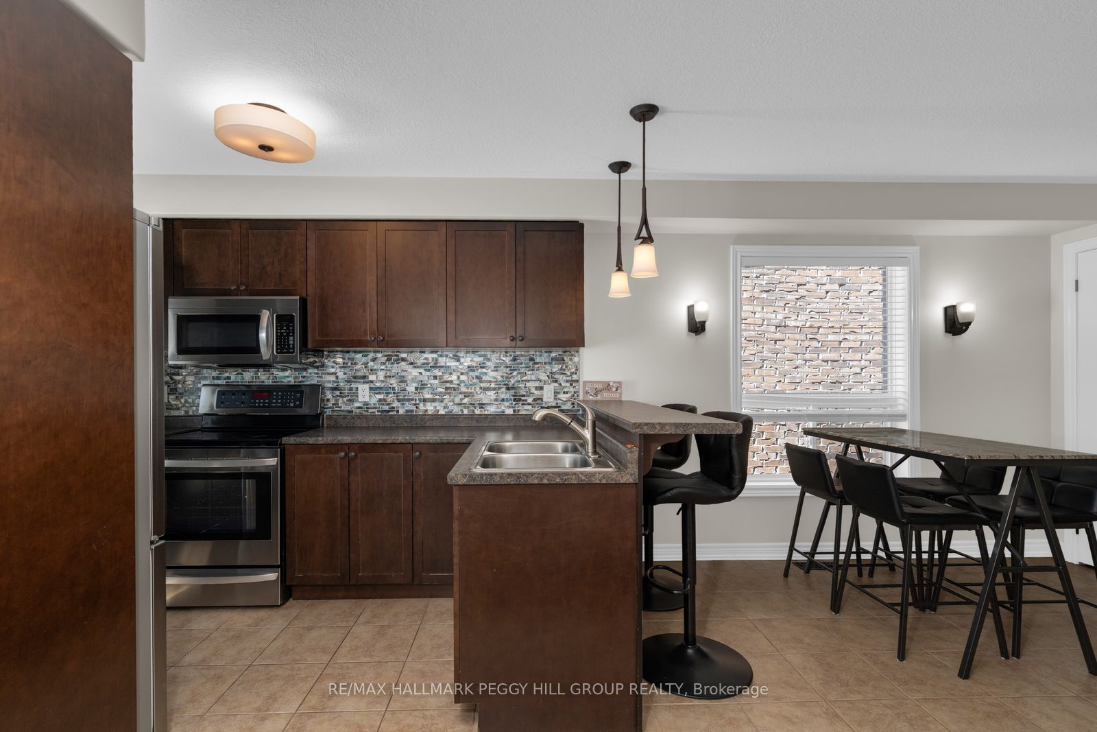 985 Cook Drive Property Photo 4