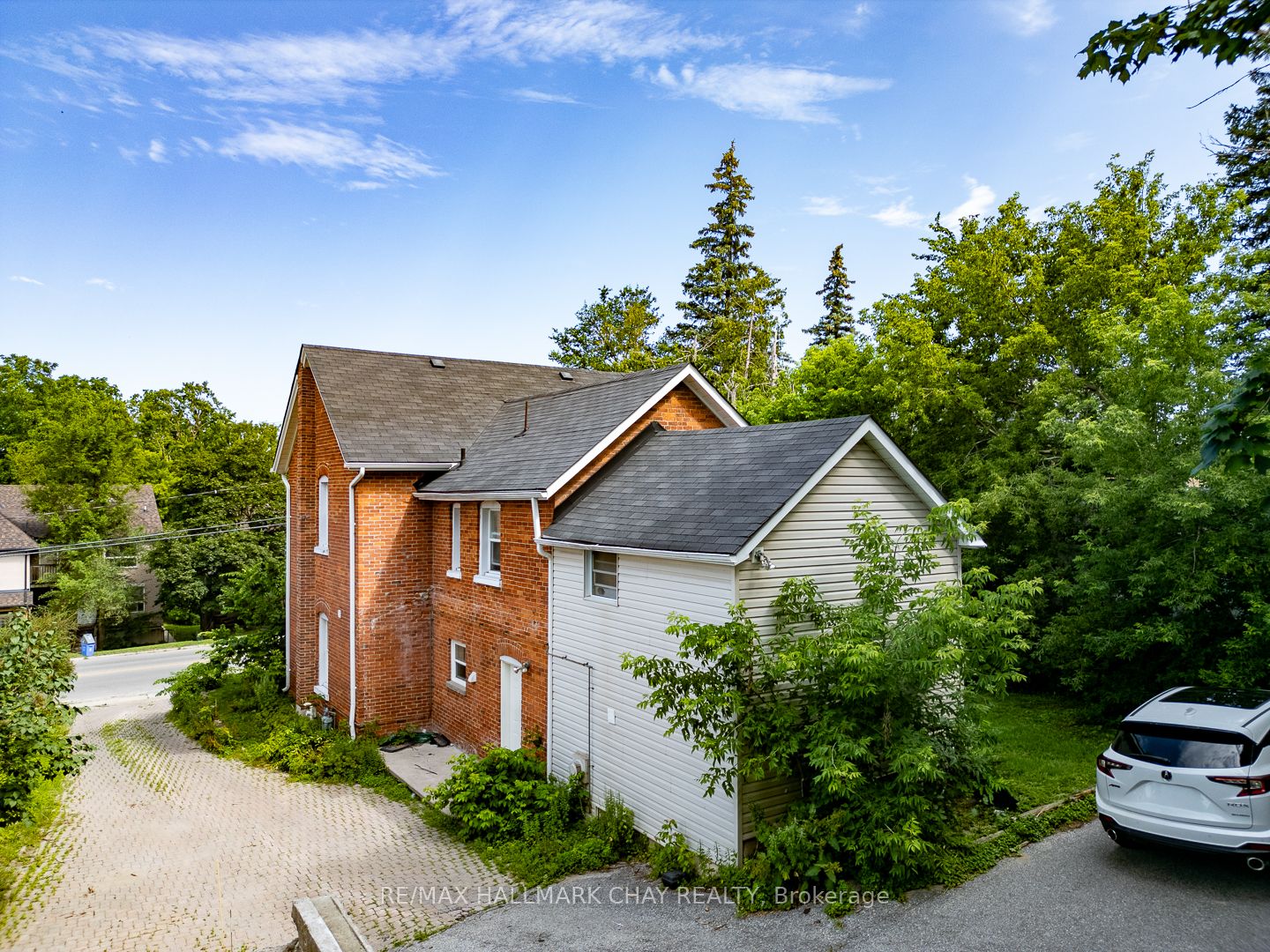 9 Penetang Street Property Photo 4